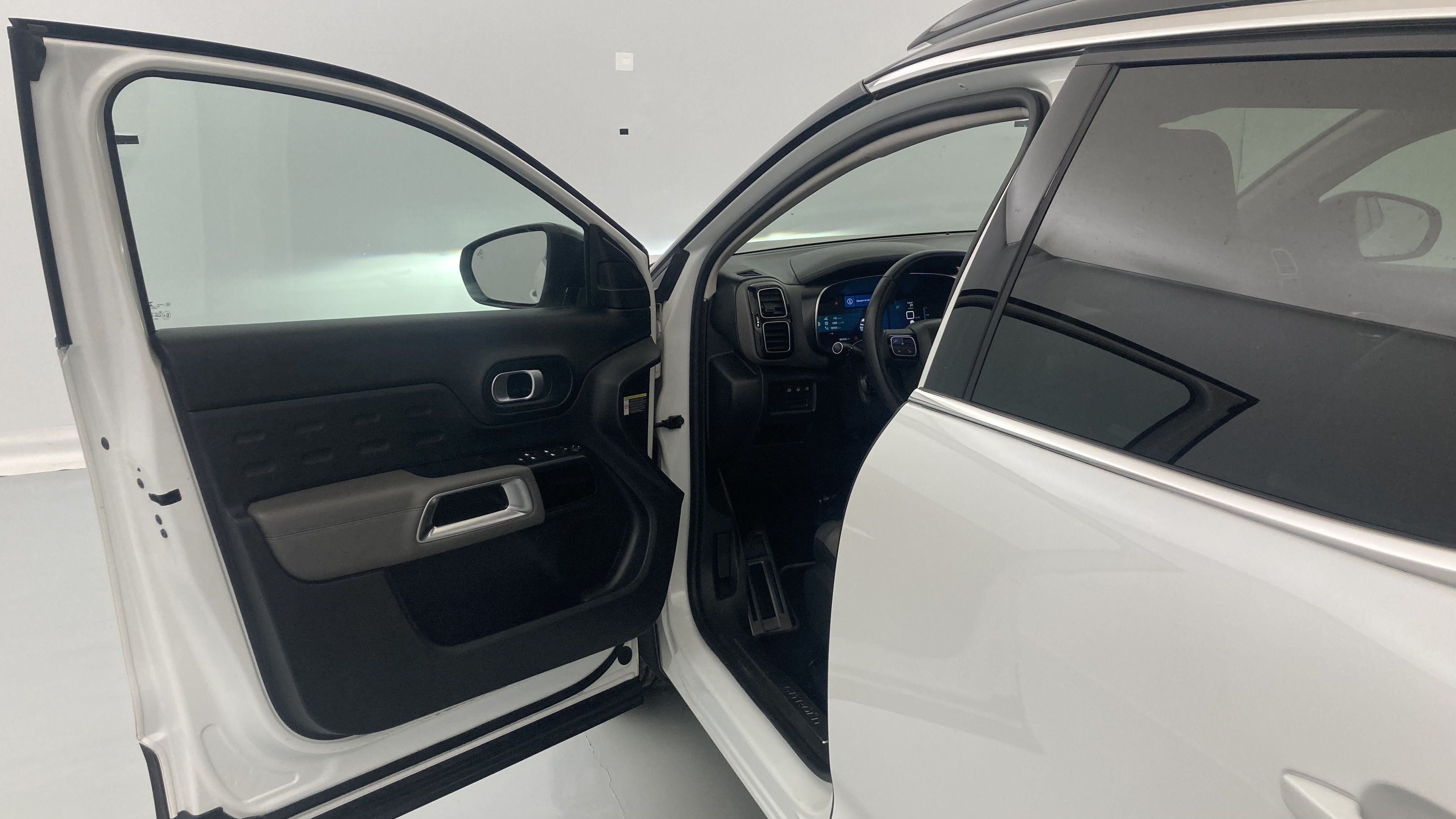 citroen c5 aircross shine 1.6 PURETECH HYBRID 225 E-EAT 2022 blanco nacarado / negro 19
