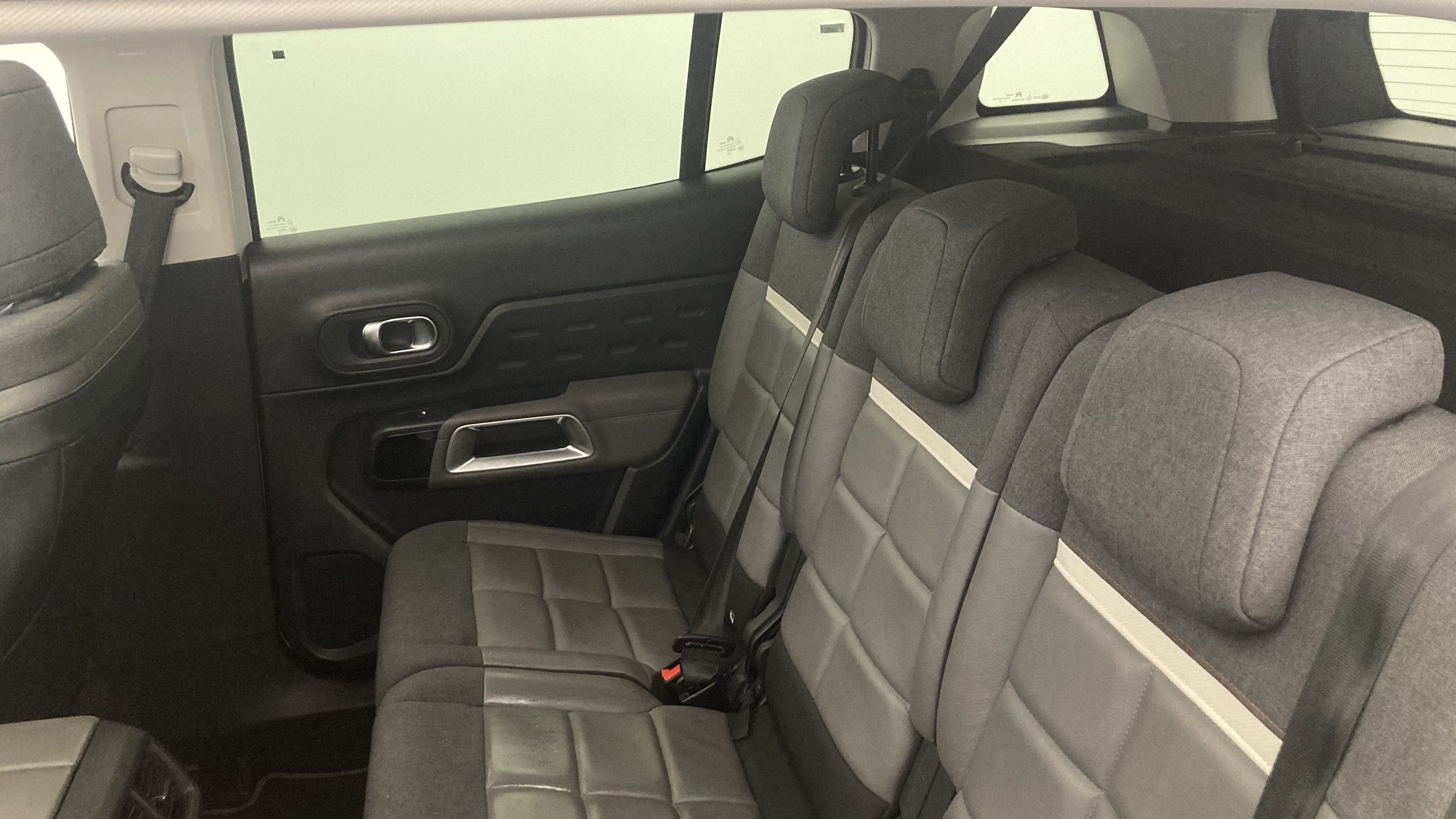 citroen c5 aircross shine 1.6 PURETECH HYBRID 225 E-EAT 2022 blanco nacarado / negro 21