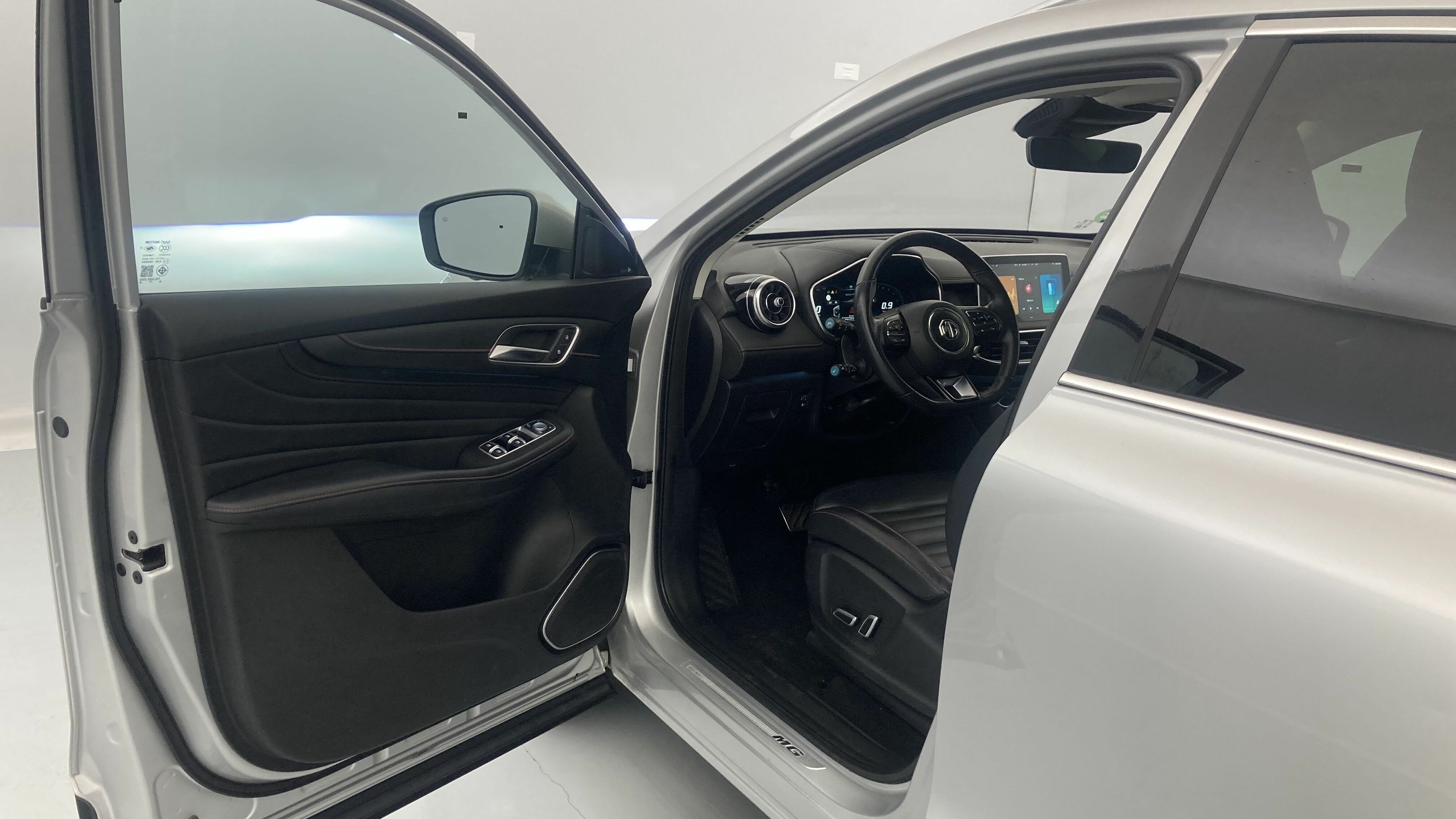 mg hs luxury 1.5 T-GDI 162 AT 2023 medal silver 12