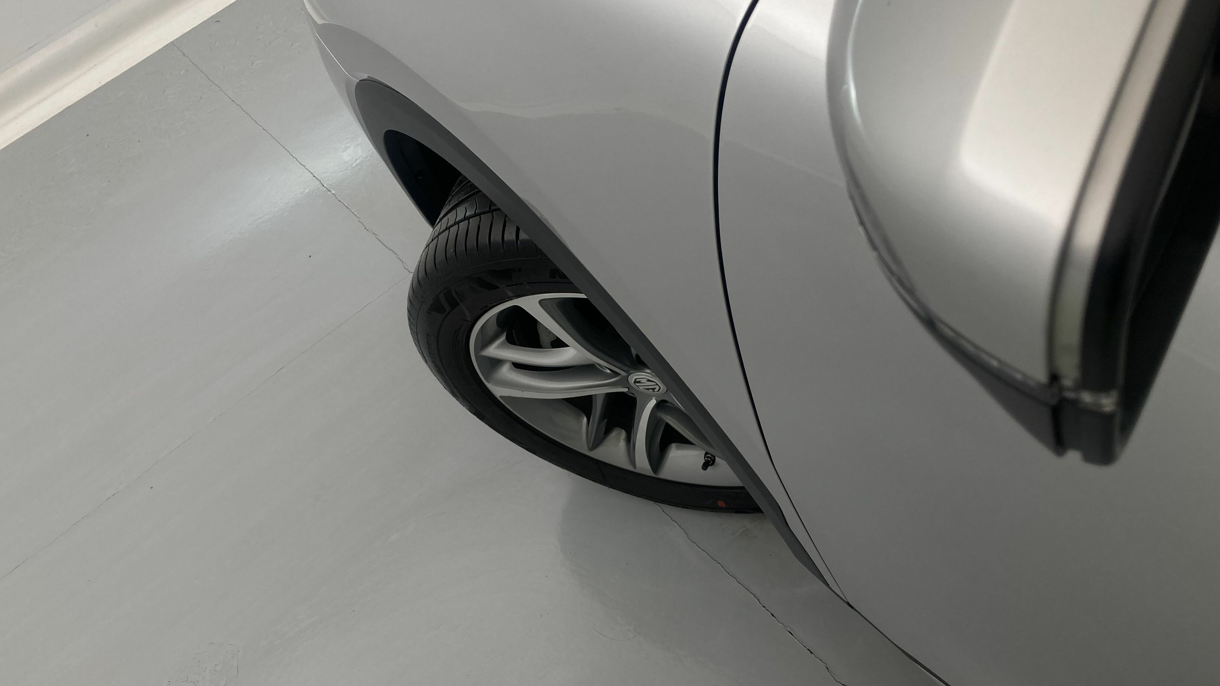 mg hs luxury 1.5 T-GDI 162 AT 2023 medal silver 27