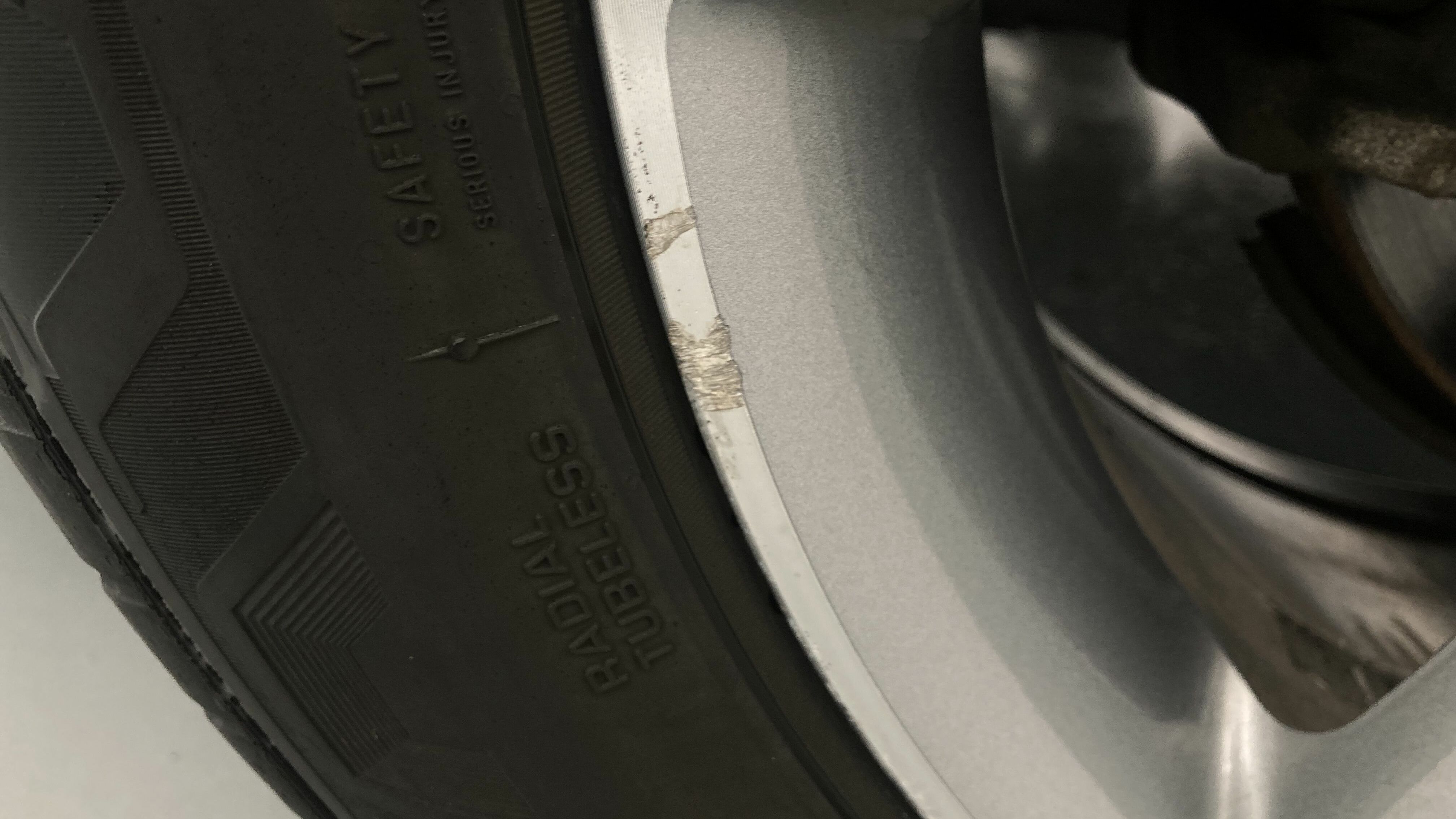 mg hs luxury 1.5 T-GDI 162 AT 2023 medal silver 30