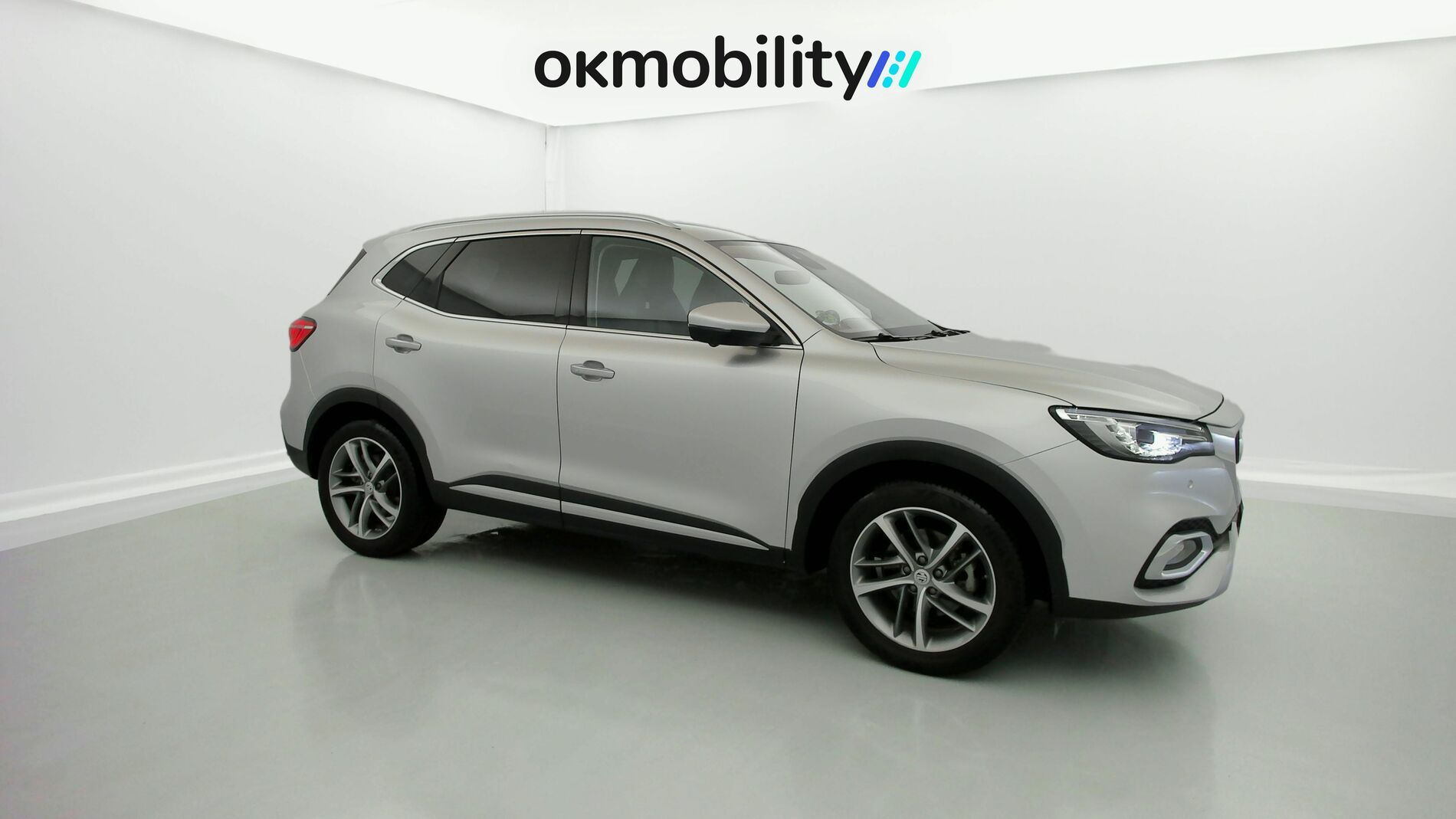 mg hs luxury 1.5 T-GDI 162 AT 2023 medal silver 2