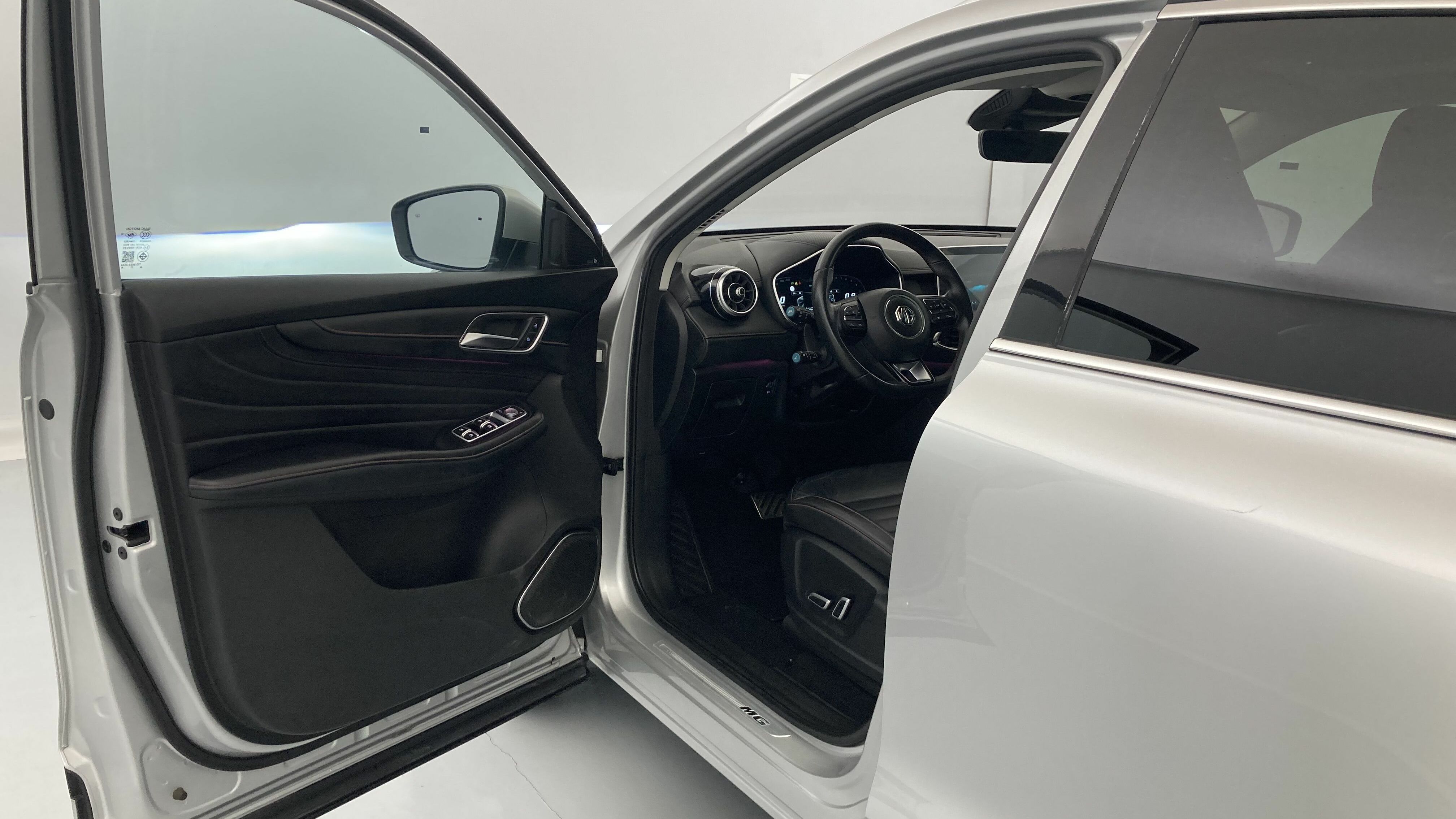 mg hs luxury 1.5 T-GDI 162 AT 2023 medal silver 12