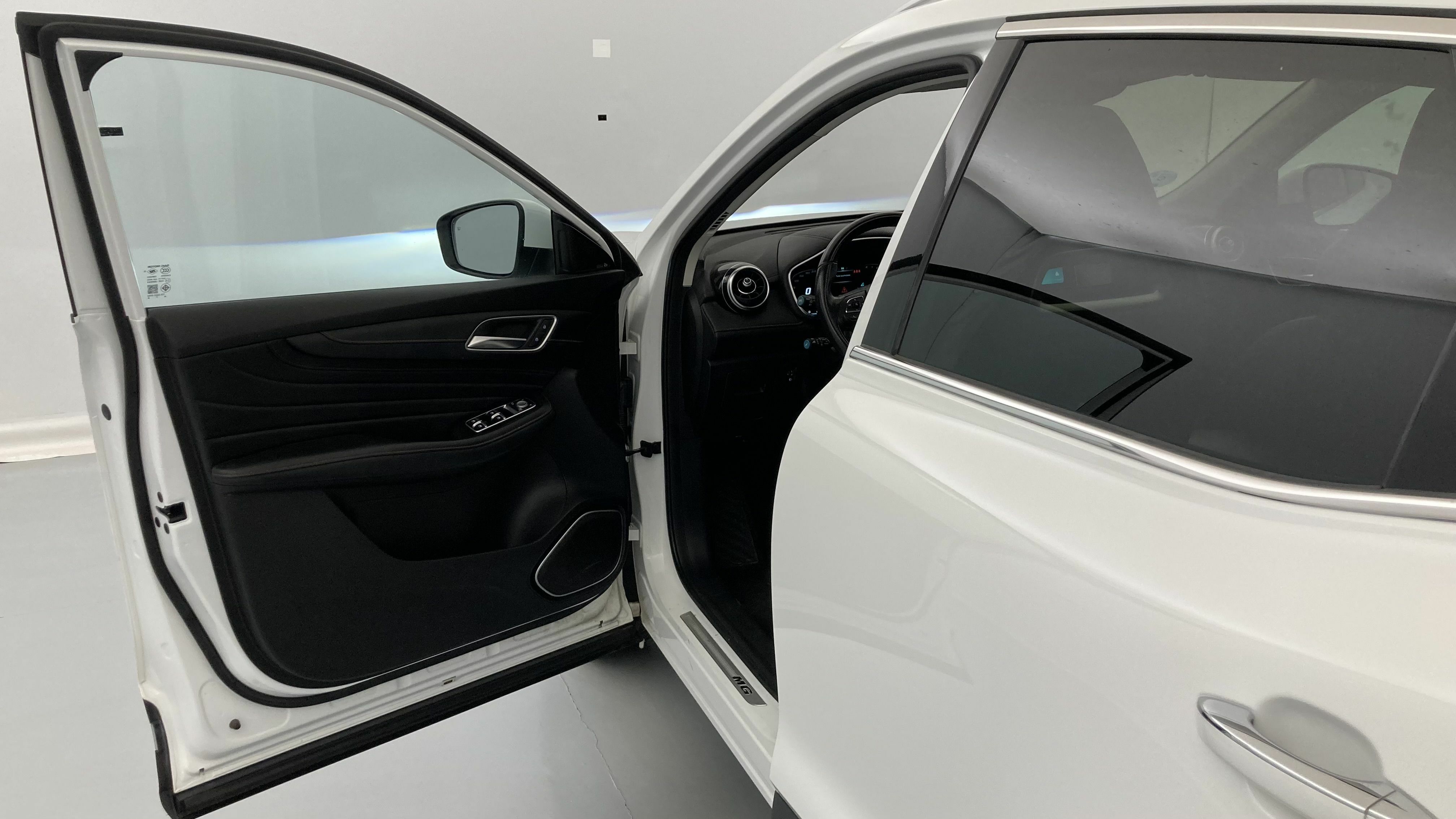 mg hs luxury 1.5 T-GDI 162 AT 2023 dover white 13