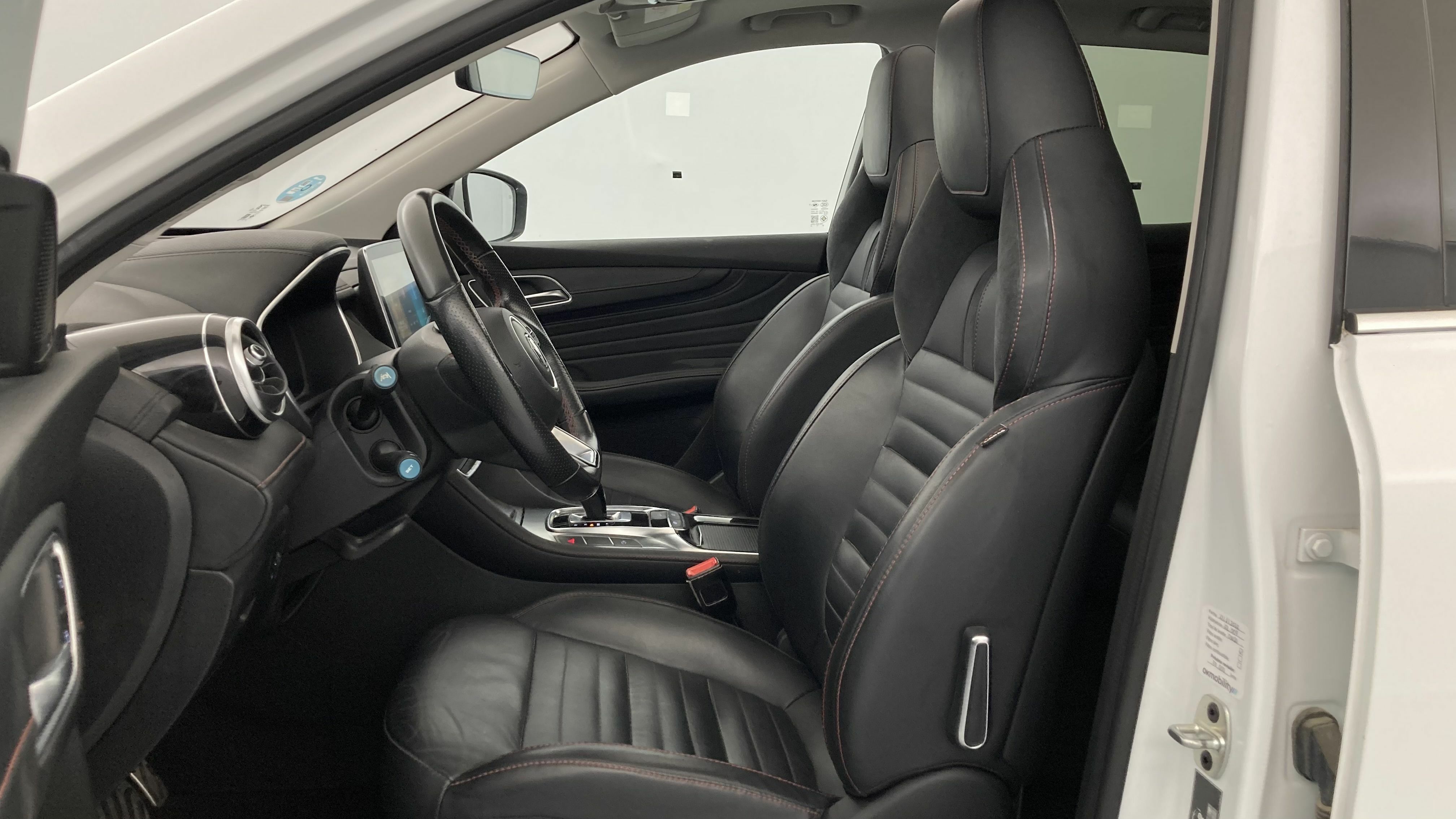 mg hs luxury 1.5 T-GDI 162 AT 2023 dover white 14
