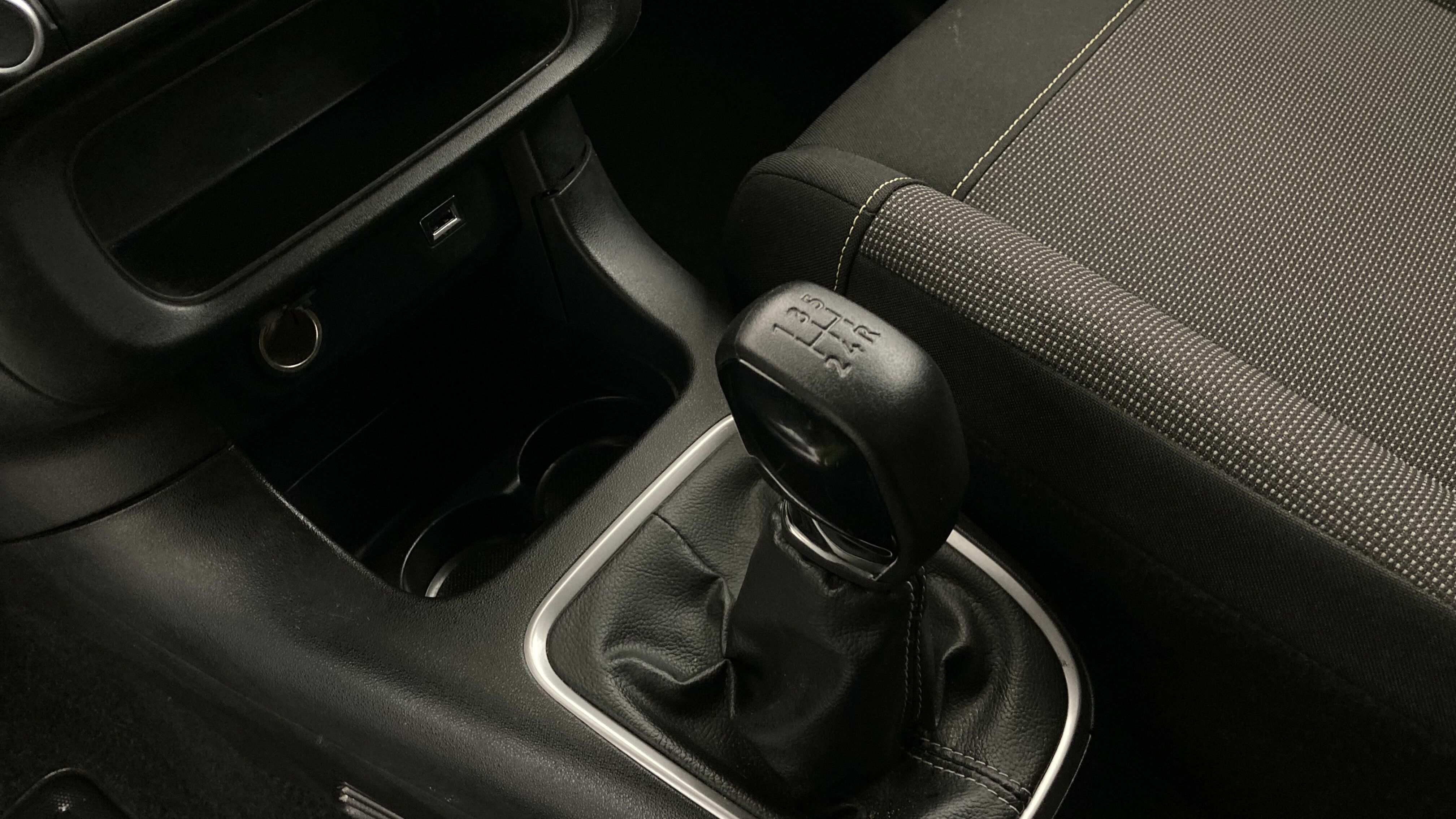 citroen c3 origin max 1.2 PURETECH 83 2024 blanco banquise / negro 20