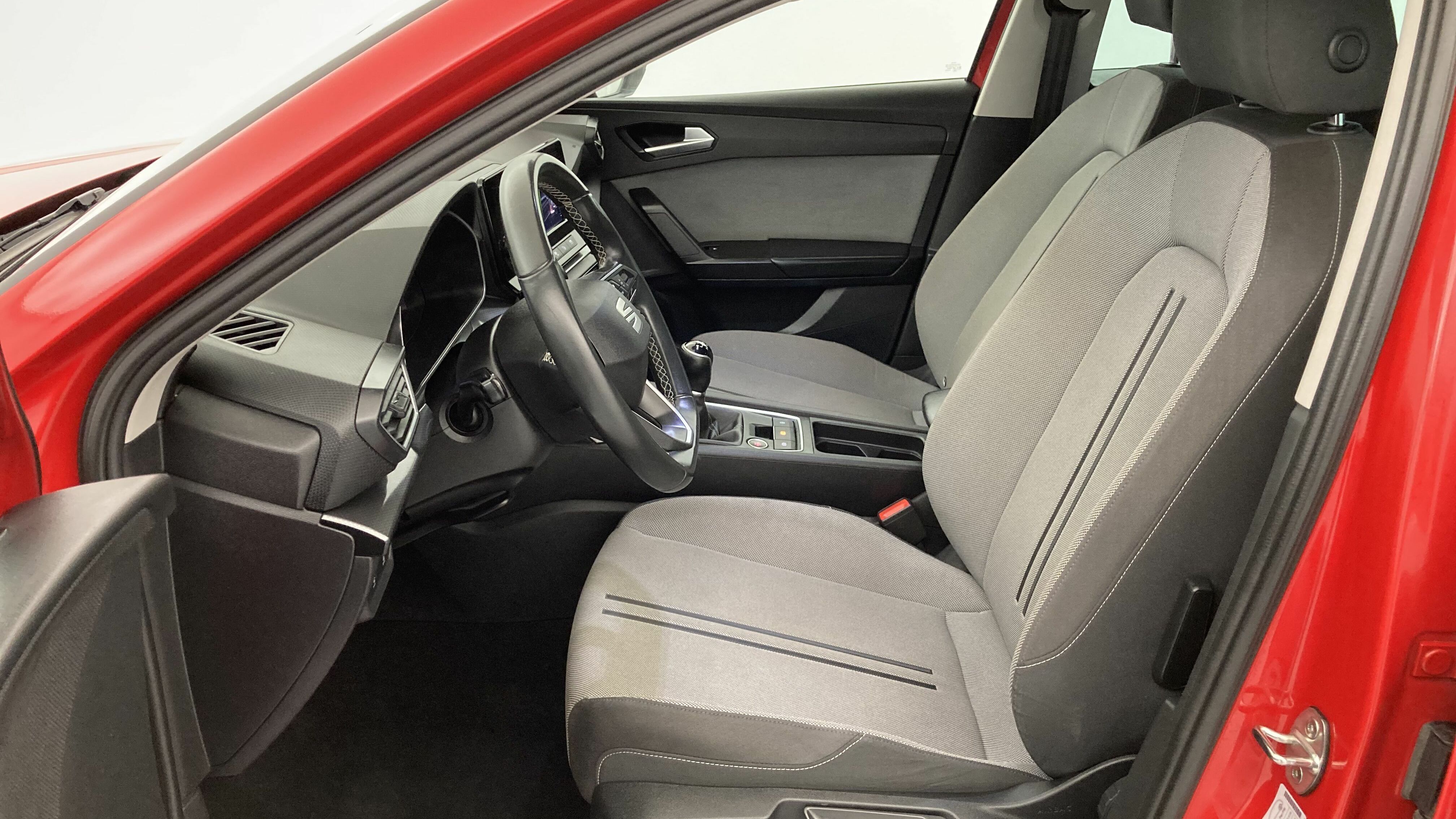 seat leon style launch 1.0 TSI 110CV 2021 rojo desire/gris 15
