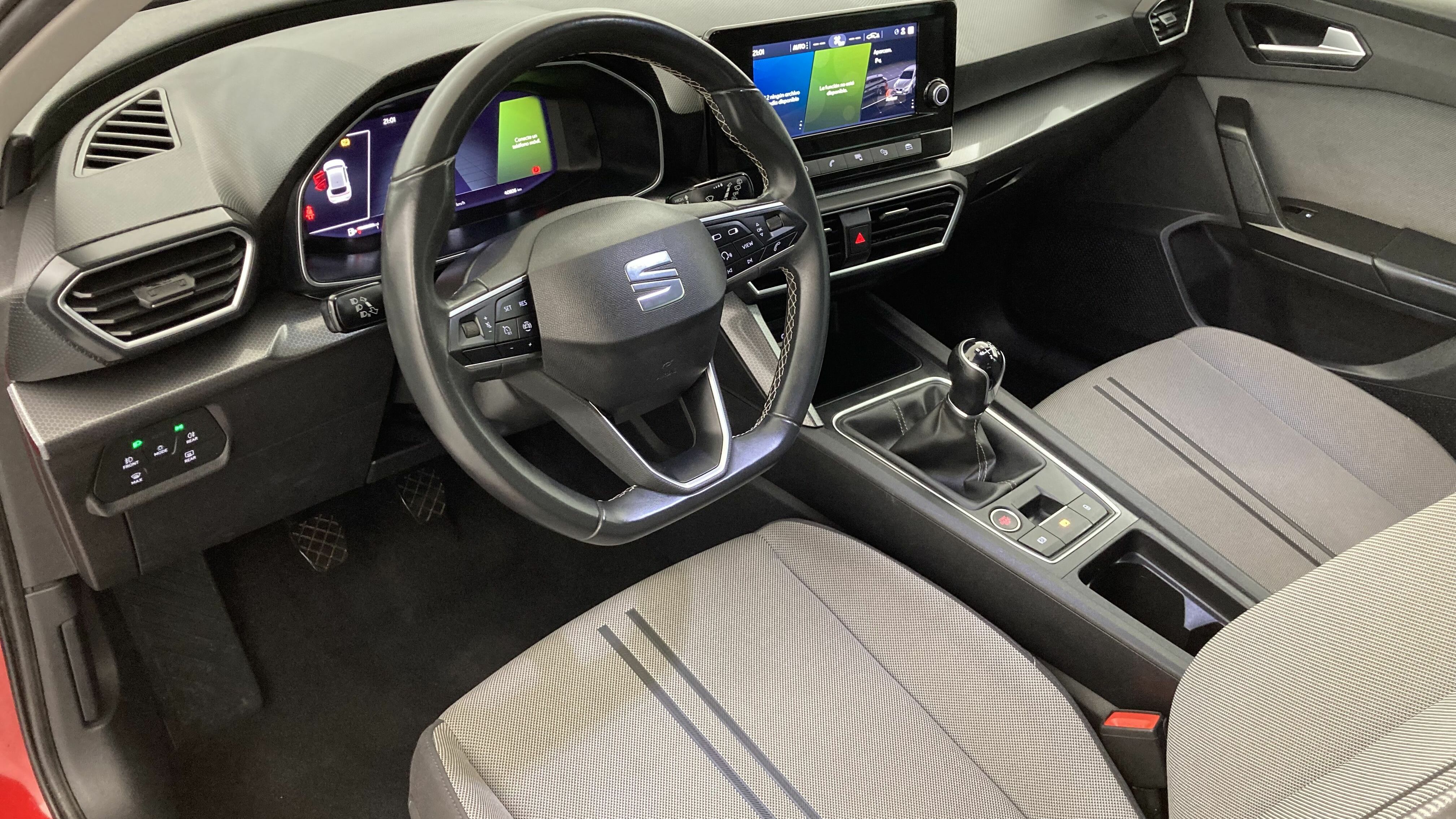 seat leon style launch 1.0 TSI 110CV 2021 rojo desire/gris 16
