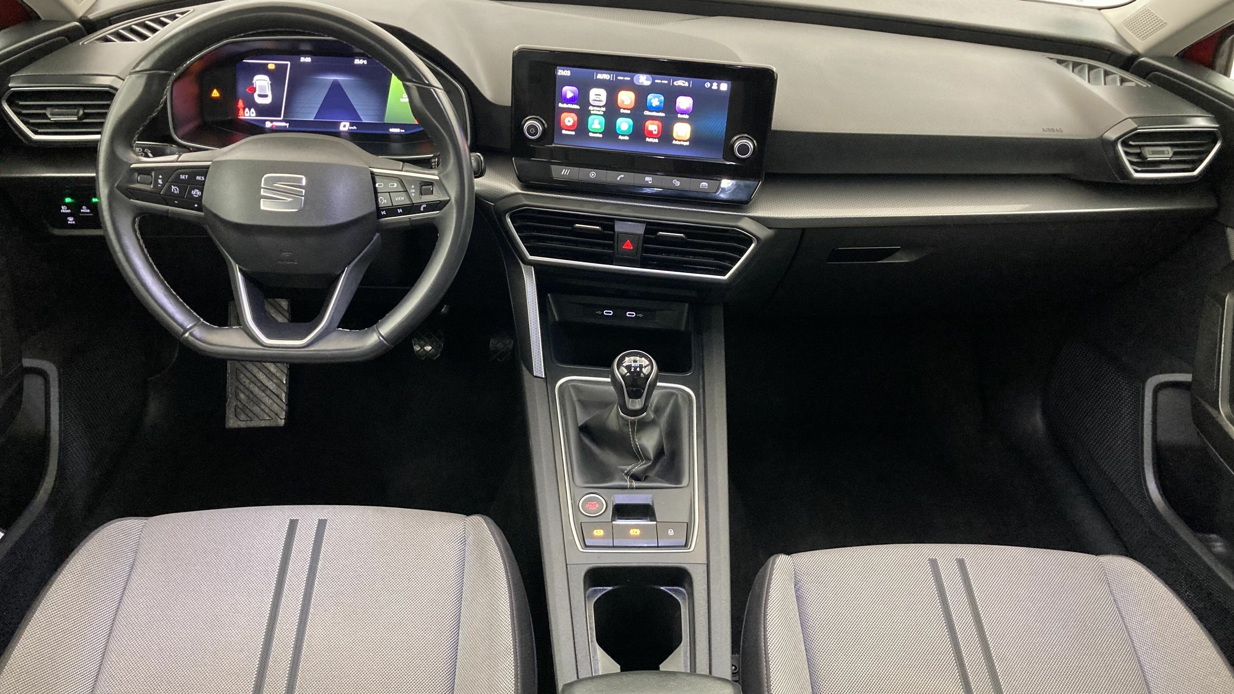 seat leon style launch 1.0 TSI 110CV 2021 rojo desire/gris 17