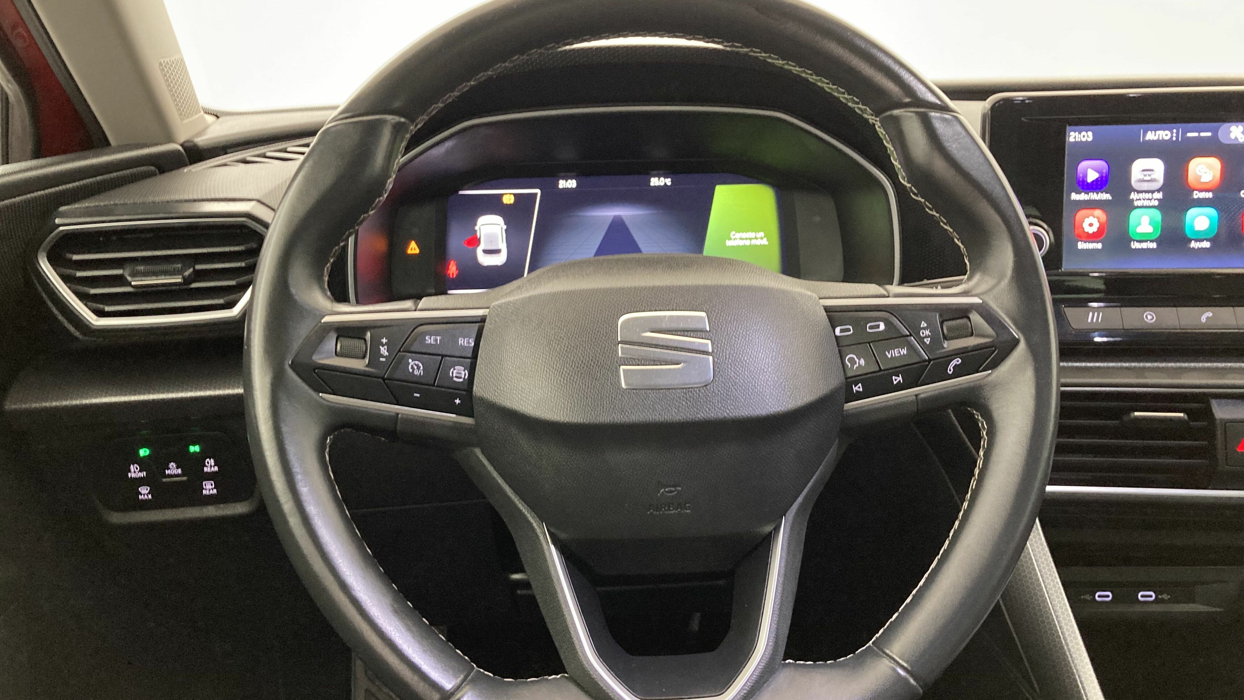 seat leon style launch 1.0 TSI 110CV 2021 rojo desire/gris 18