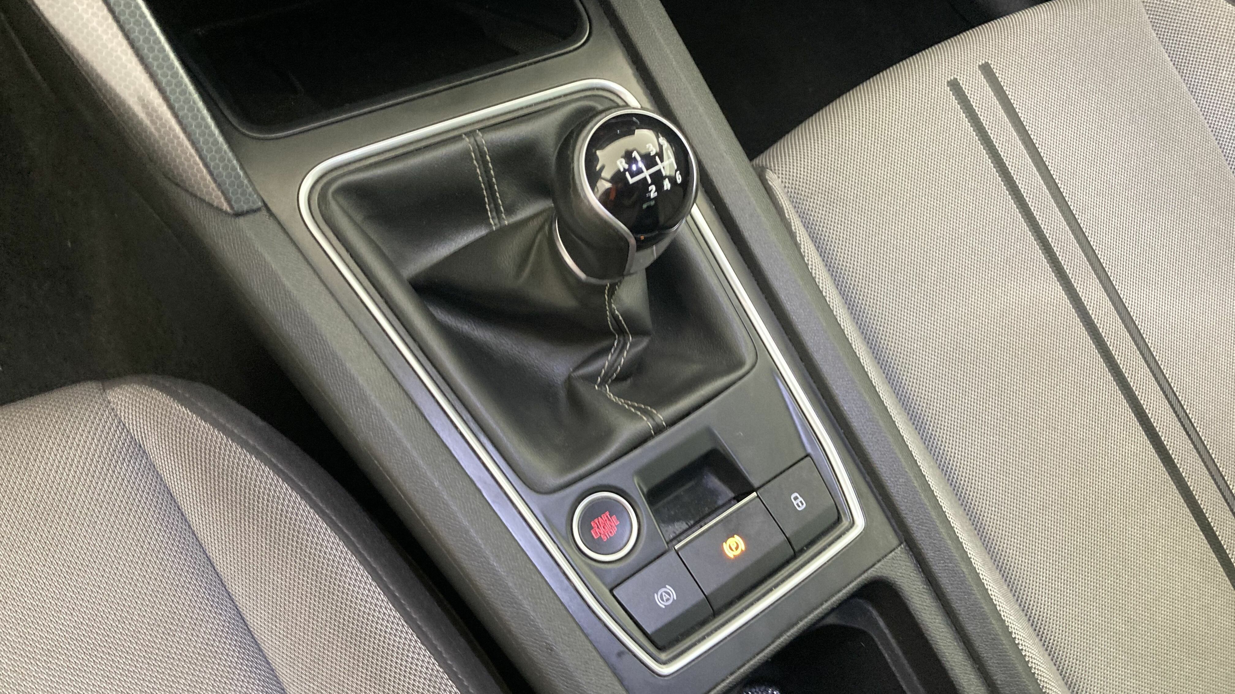 seat leon style launch 1.0 TSI 110CV 2021 rojo desire/gris 21