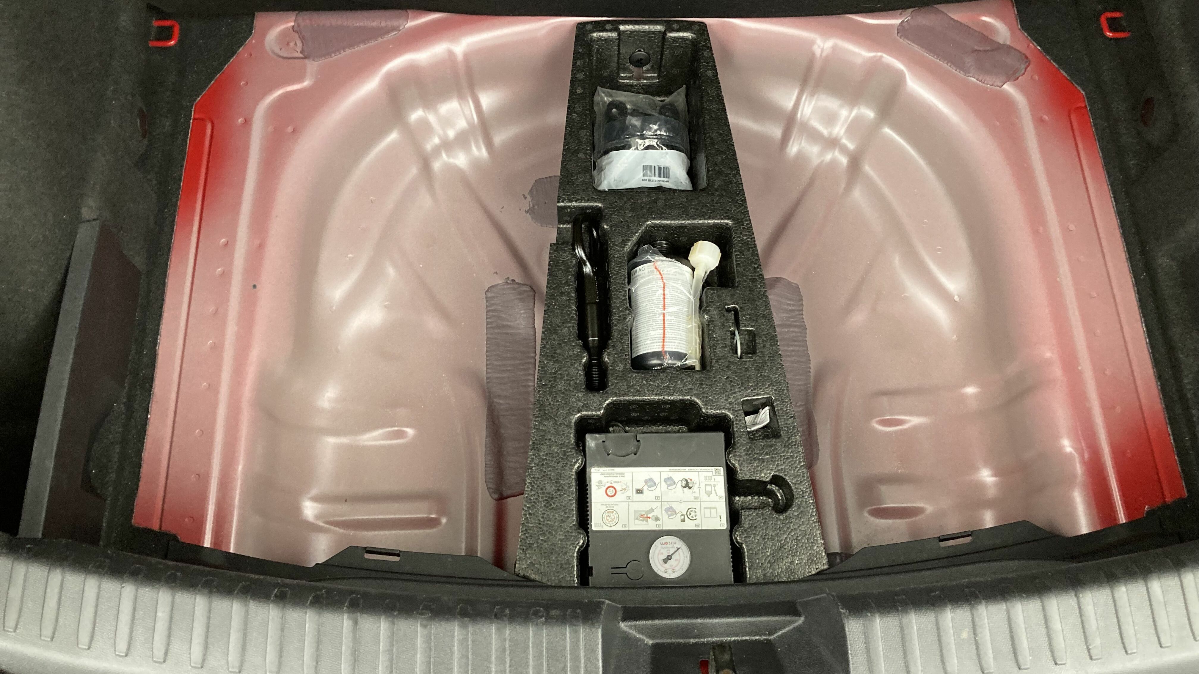 seat leon style launch 1.0 TSI 110CV 2021 rojo desire/gris 24