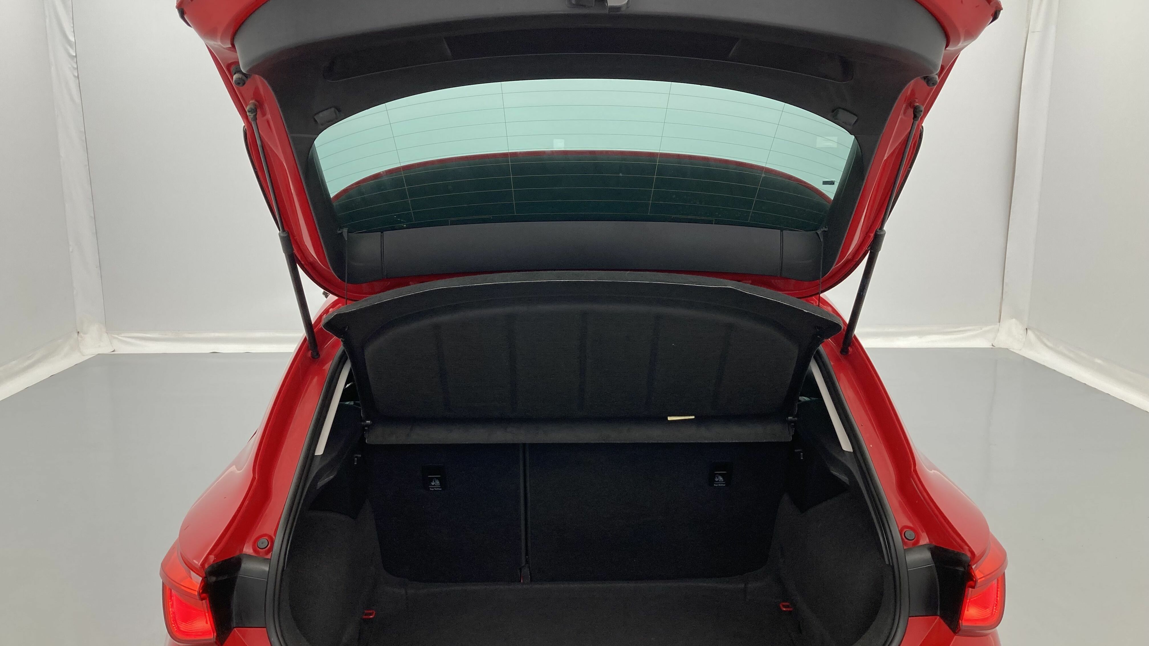 seat leon style launch 1.0 TSI 110CV 2021 rojo desire/gris 25