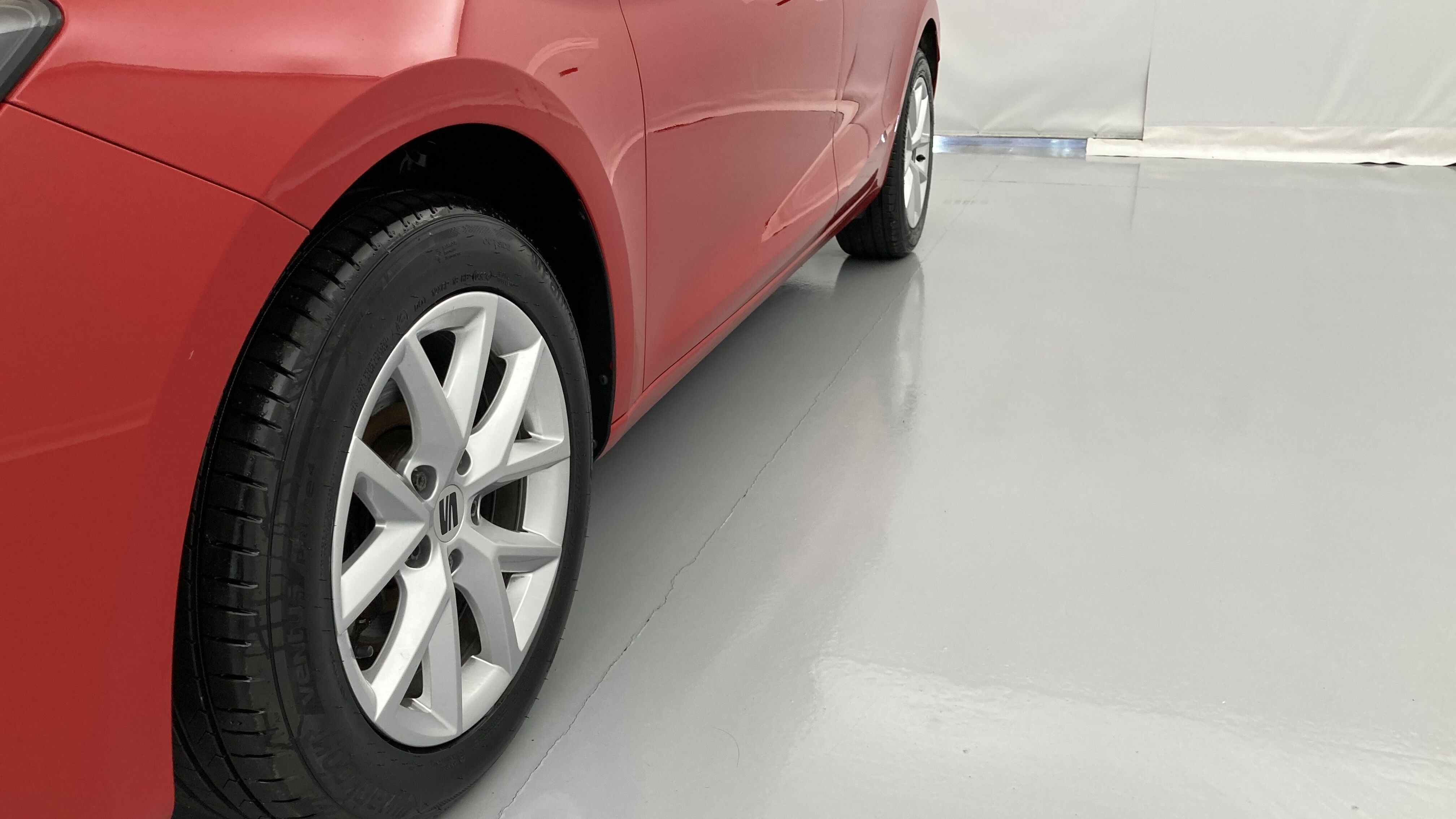 seat leon style launch 1.0 TSI 110CV 2021 rojo desire/gris 27