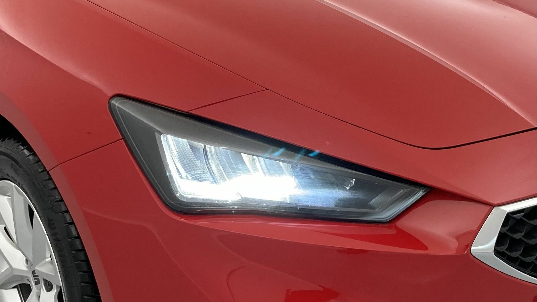 seat leon style launch 1.0 TSI 110CV 2021 rojo desire/gris 30