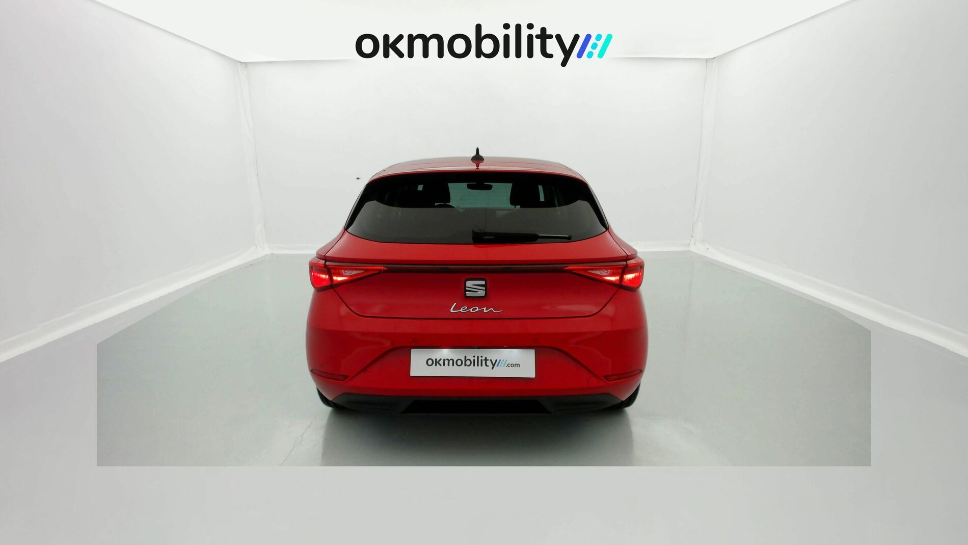 seat leon style launch 1.0 TSI 110CV 2021 rojo desire/gris 11