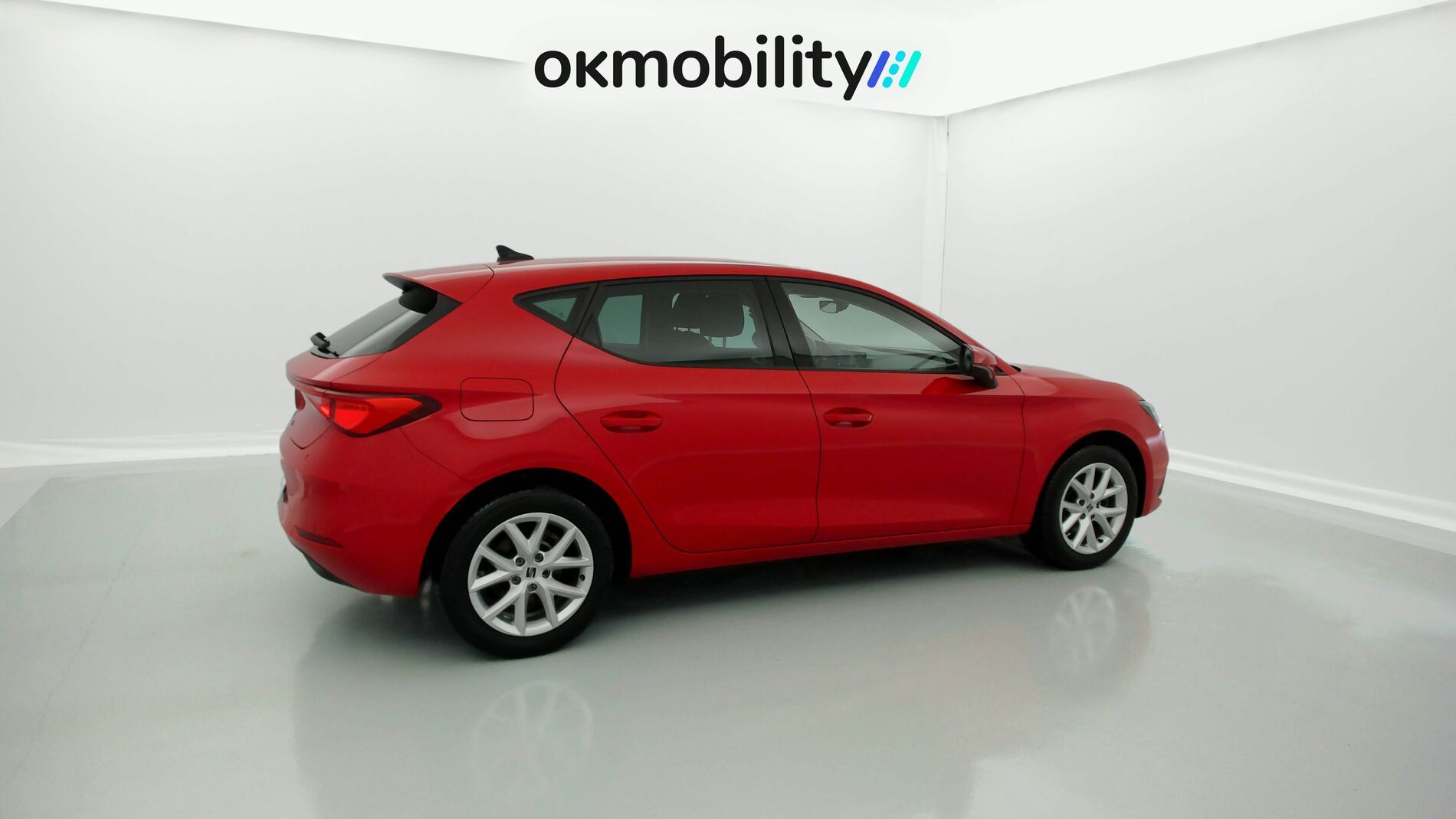 seat leon style launch 1.0 TSI 110CV 2021 rojo desire/gris 13