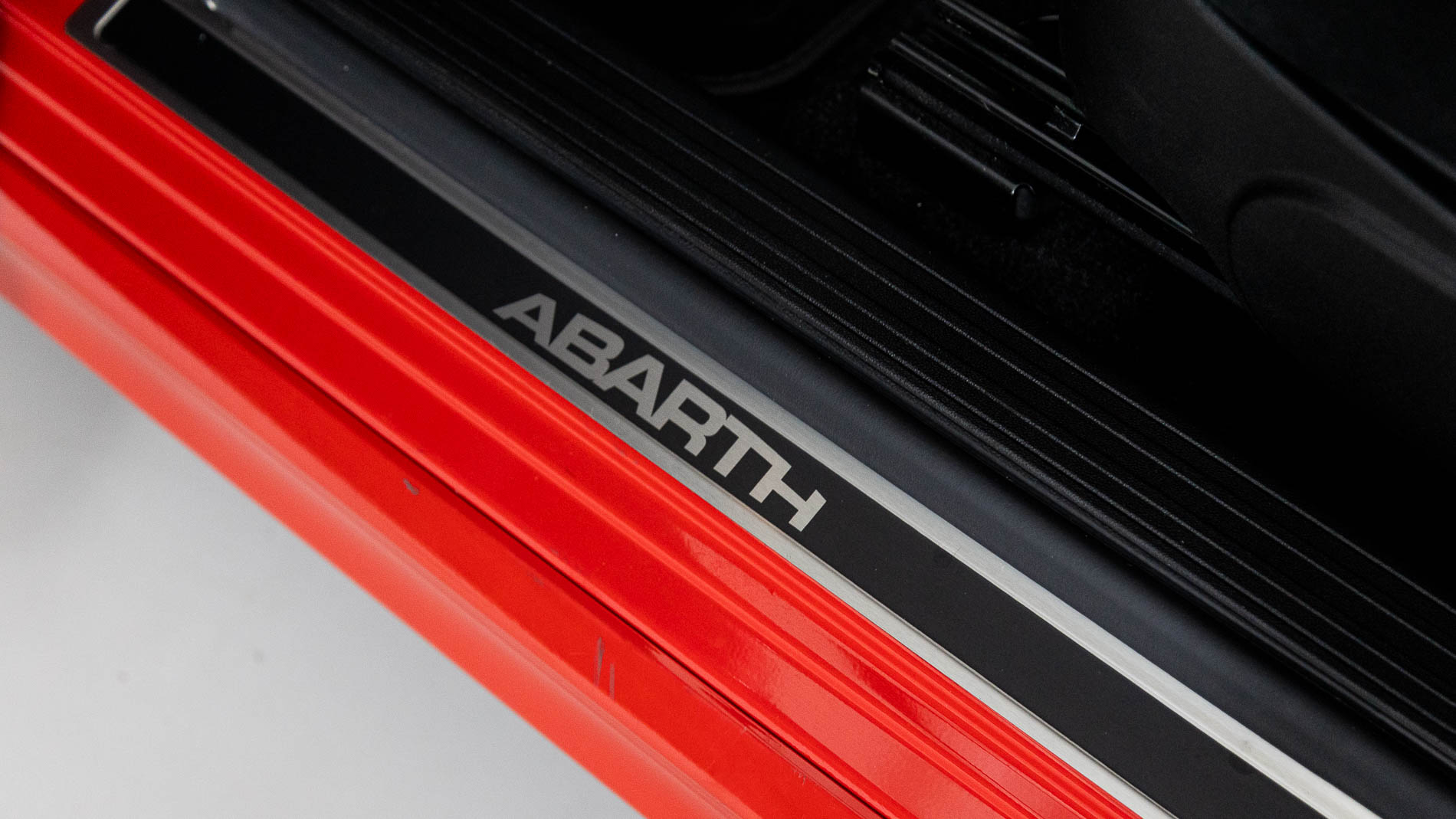 abarth 595 nv 1.4 T-JET 145 2021 rojo 16