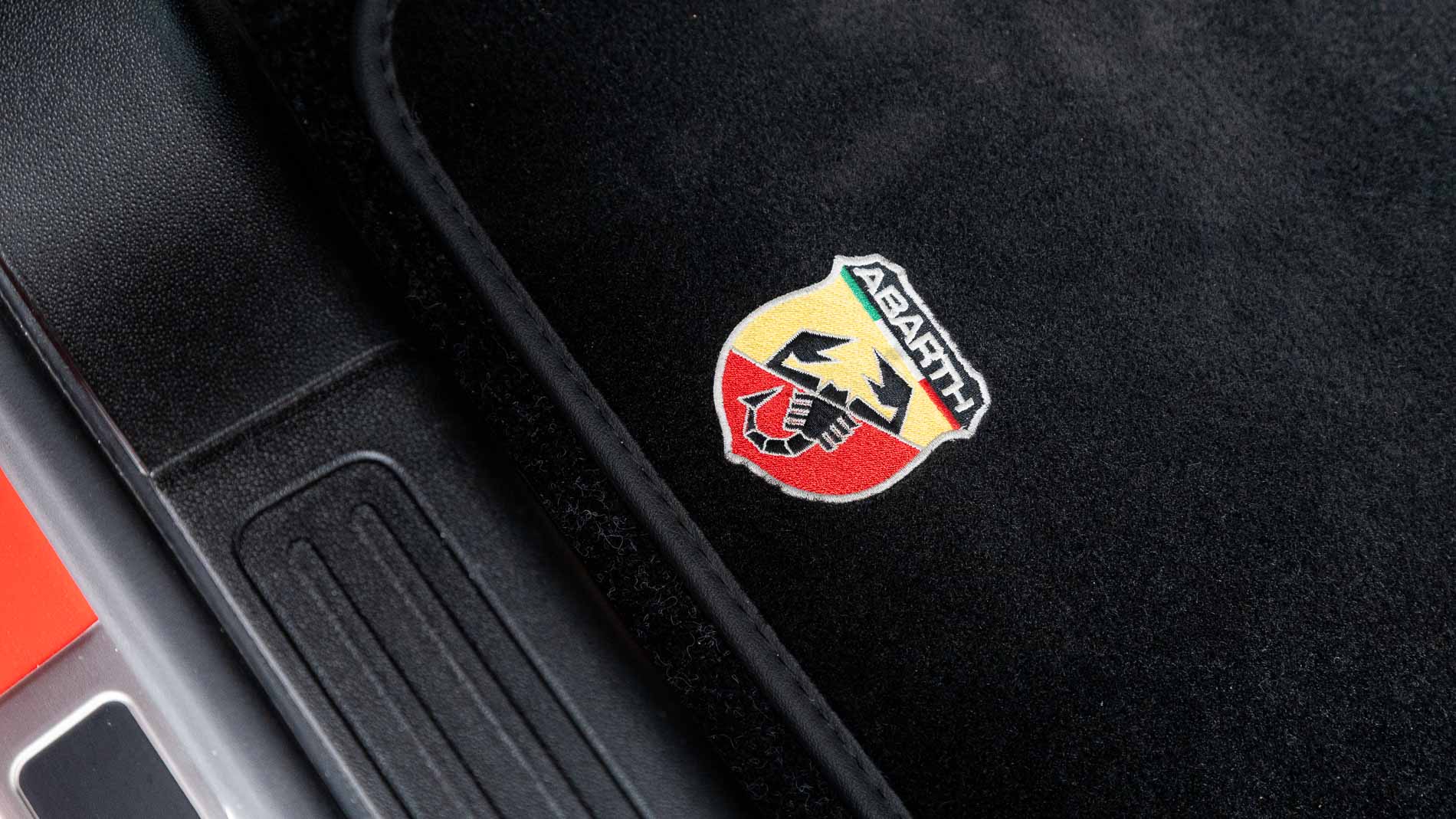 abarth 595 nv 1.4 T-JET 145 2021 rojo 20