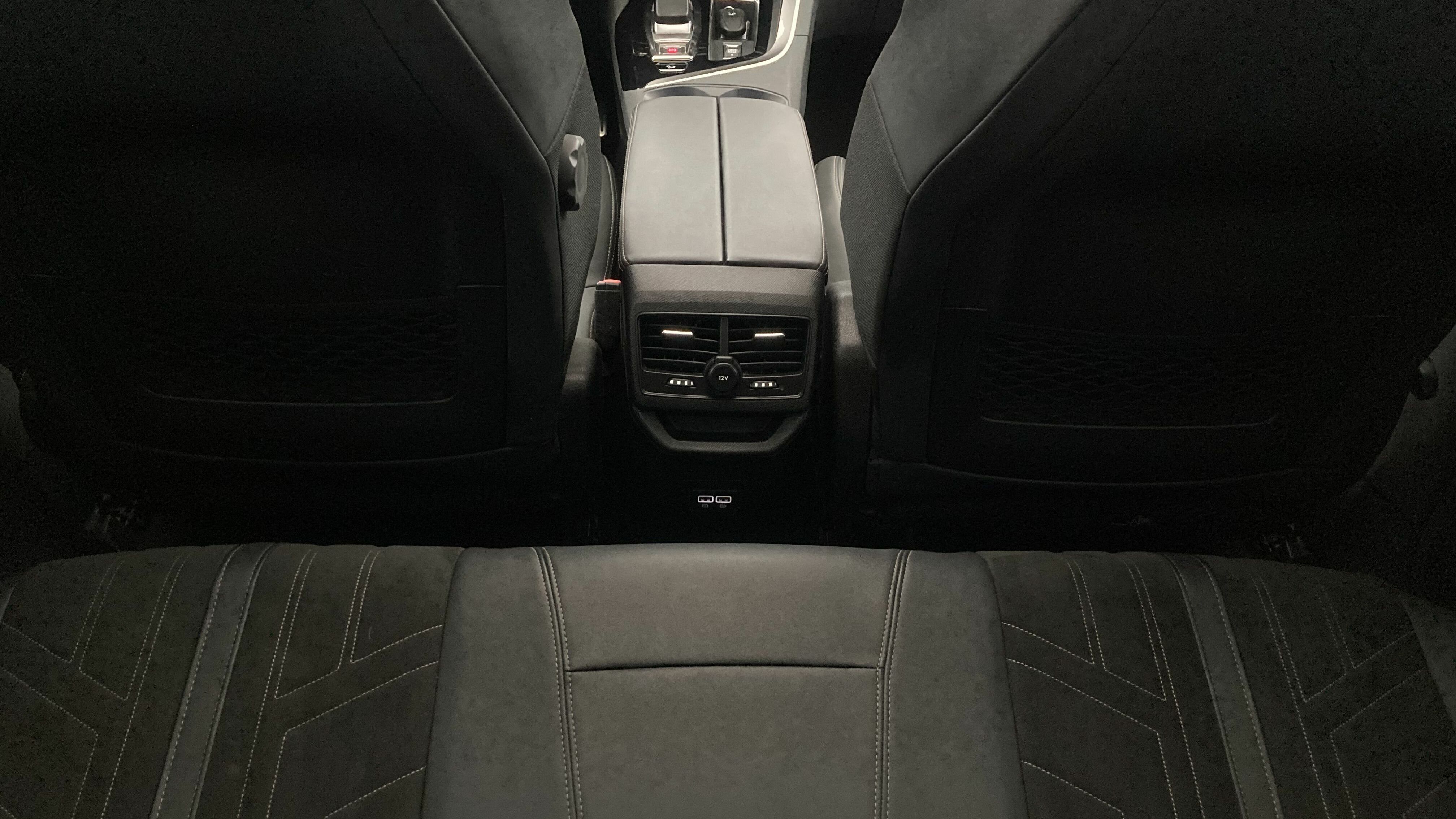 peugeot 3008 gt pack 1.6 HYBRID 300 EAT PHEV 2022 negro perla nera 21