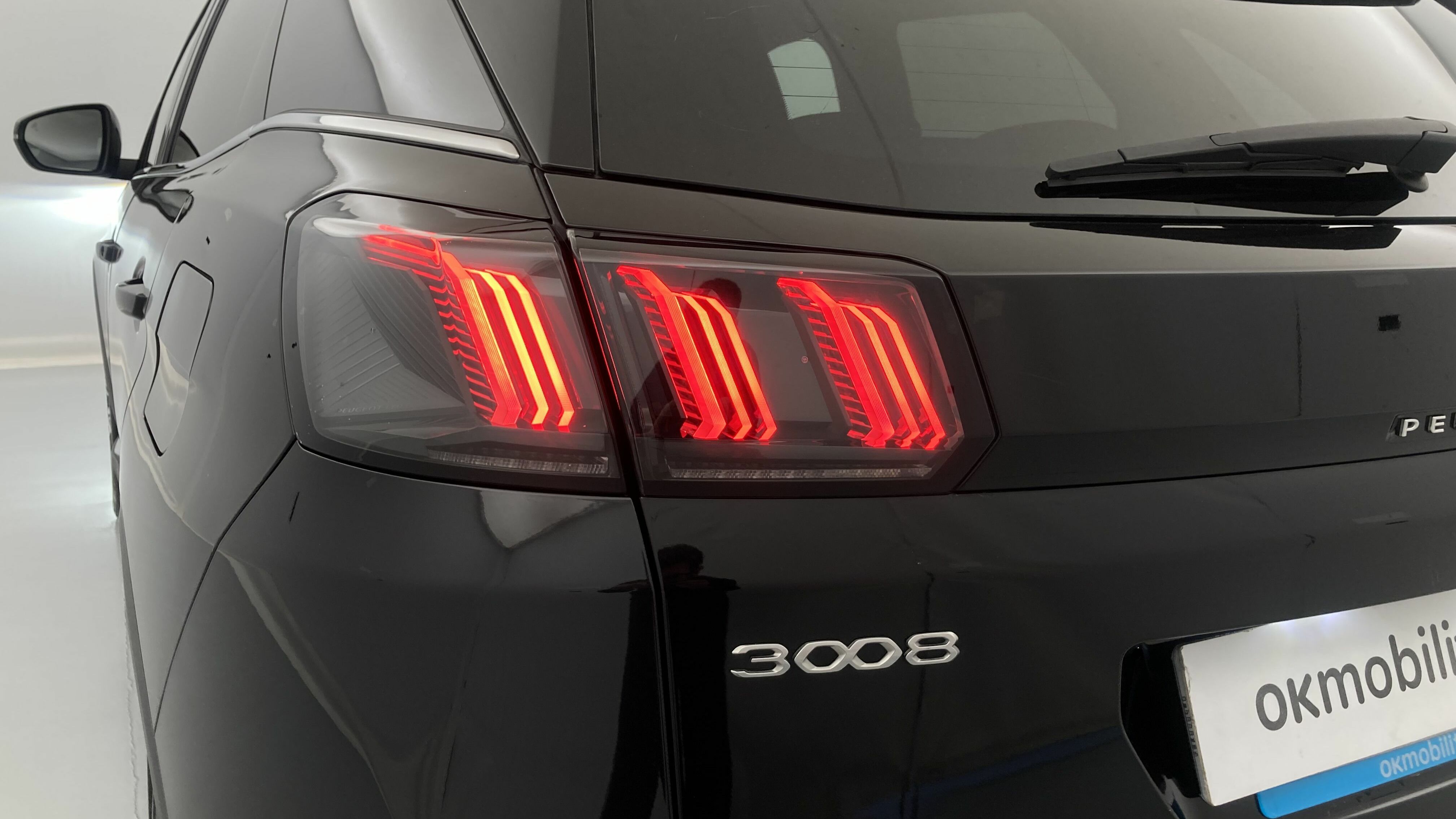 peugeot 3008 gt pack 1.6 HYBRID 300 EAT PHEV 2022 negro perla nera 29