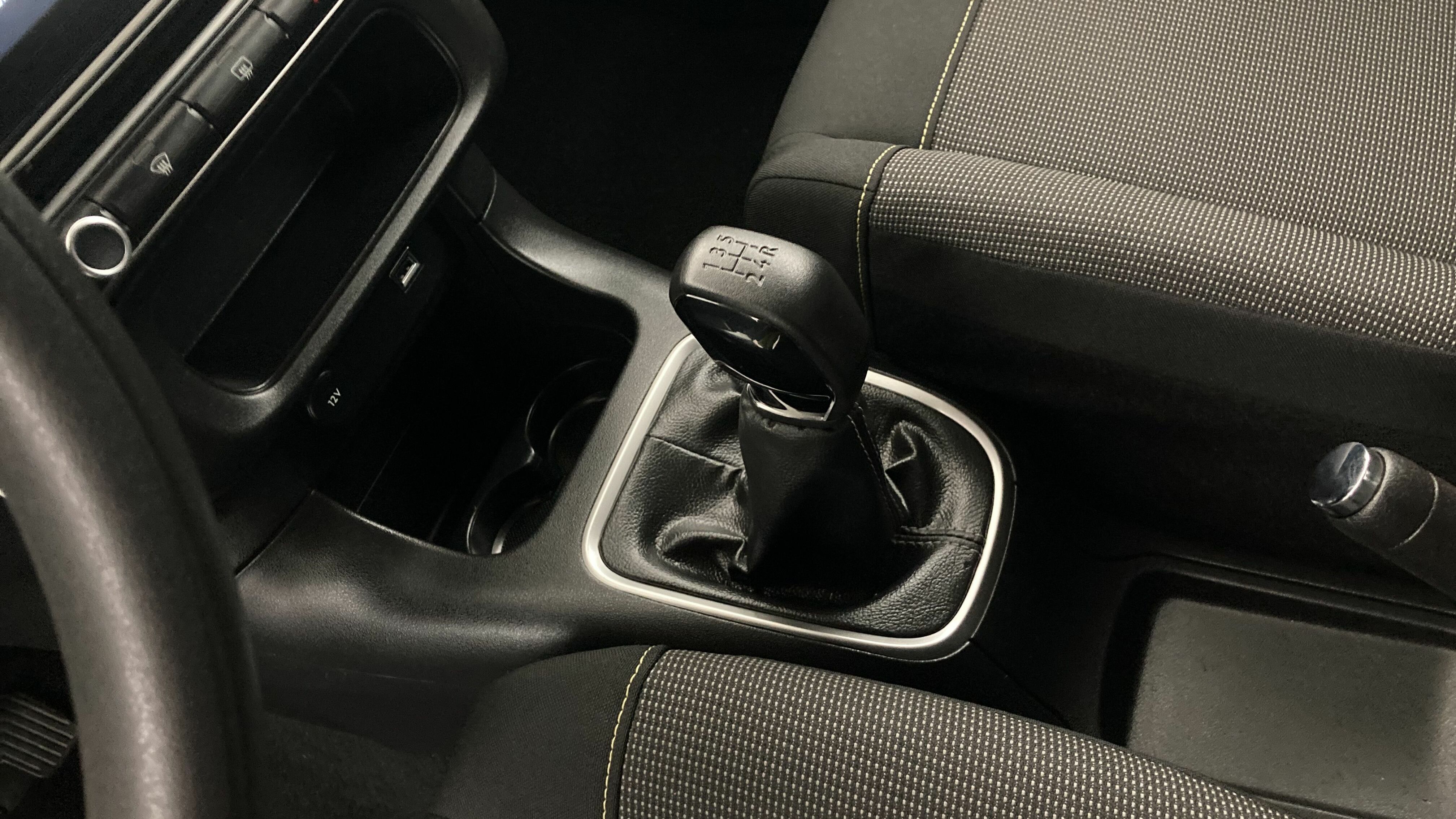 citroen c3 origin max 1.2 PURETECH 83 2024 negro perla nera / blanco 20