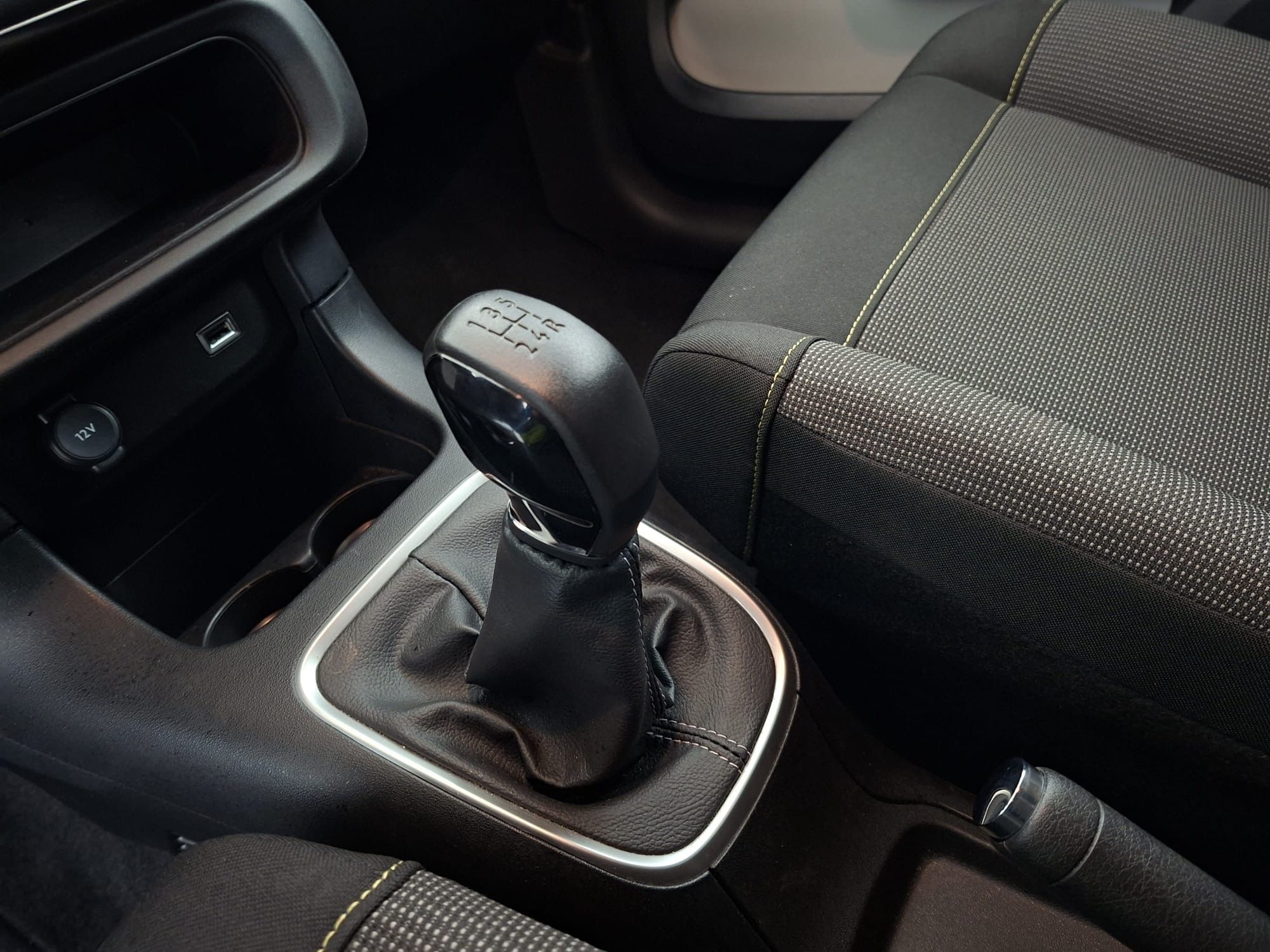 citroen c3 origin max 1.2 PURETECH 83 2024 negro perla nera / blanco 12