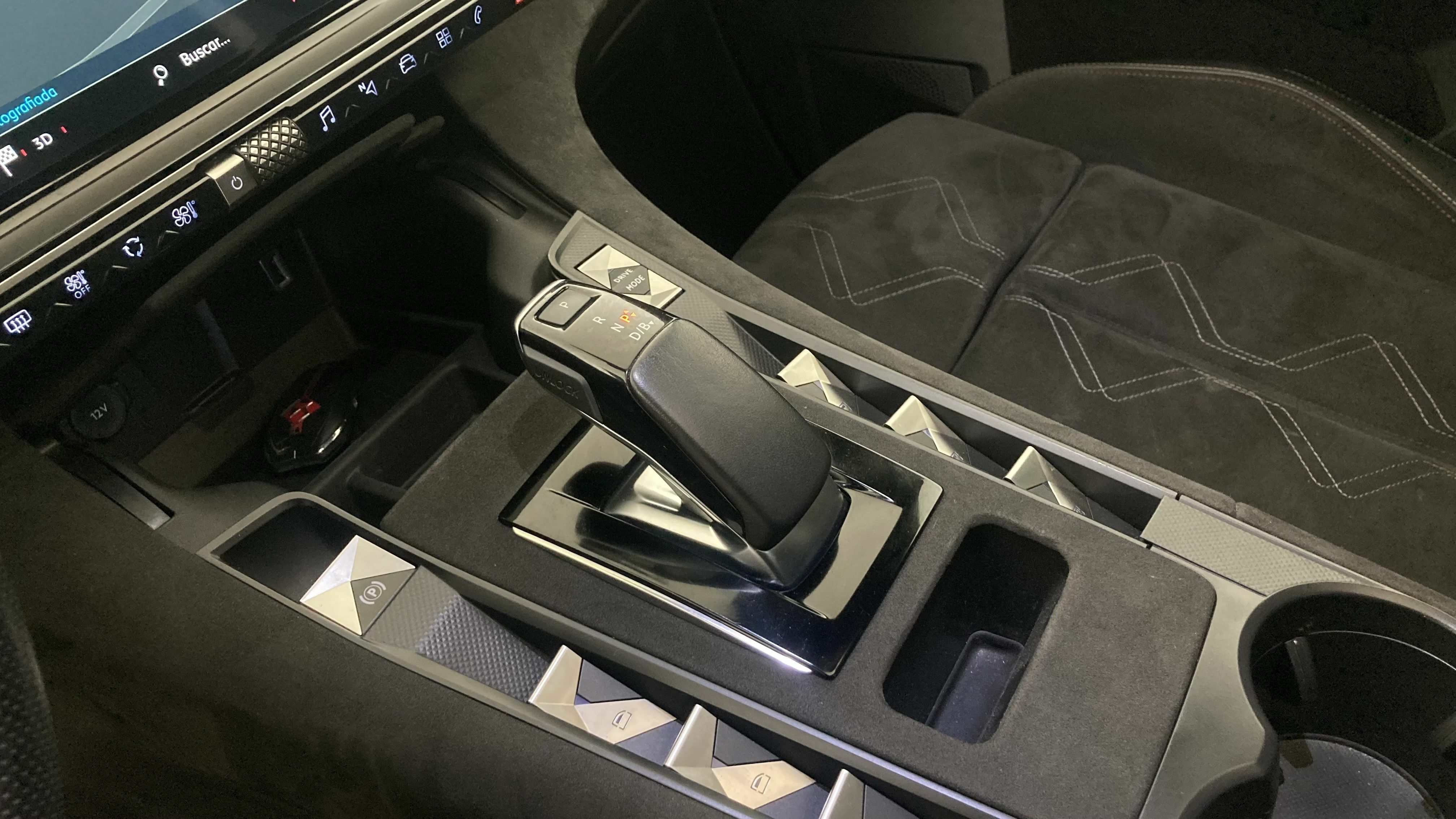 ds ds7 crossback performance line + E-TENSE 300 CA 2022 gris platino 19