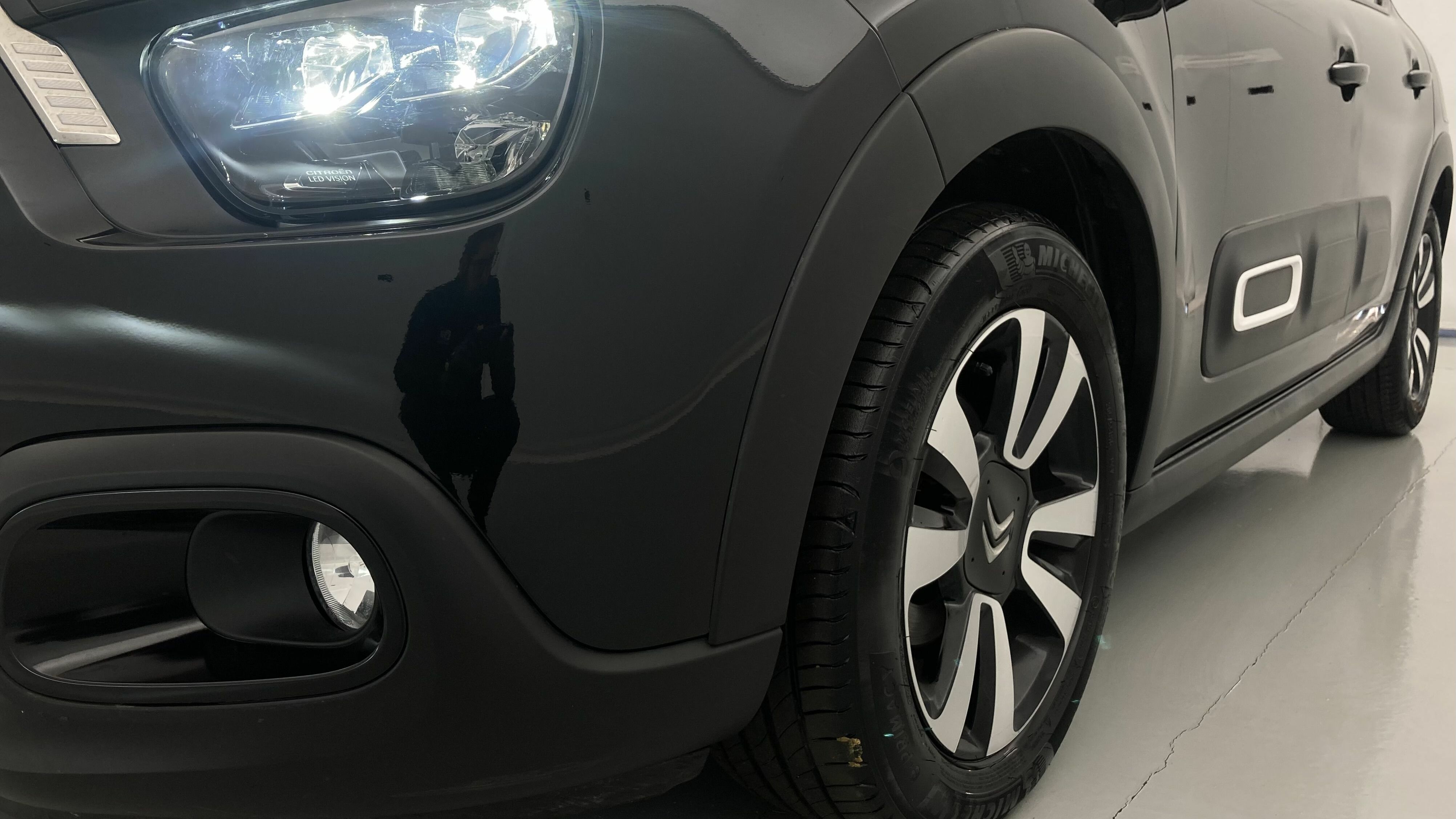 citroen c3 origin max 1.2 PURETECH 83 2024 negro perla nera / blanco 25