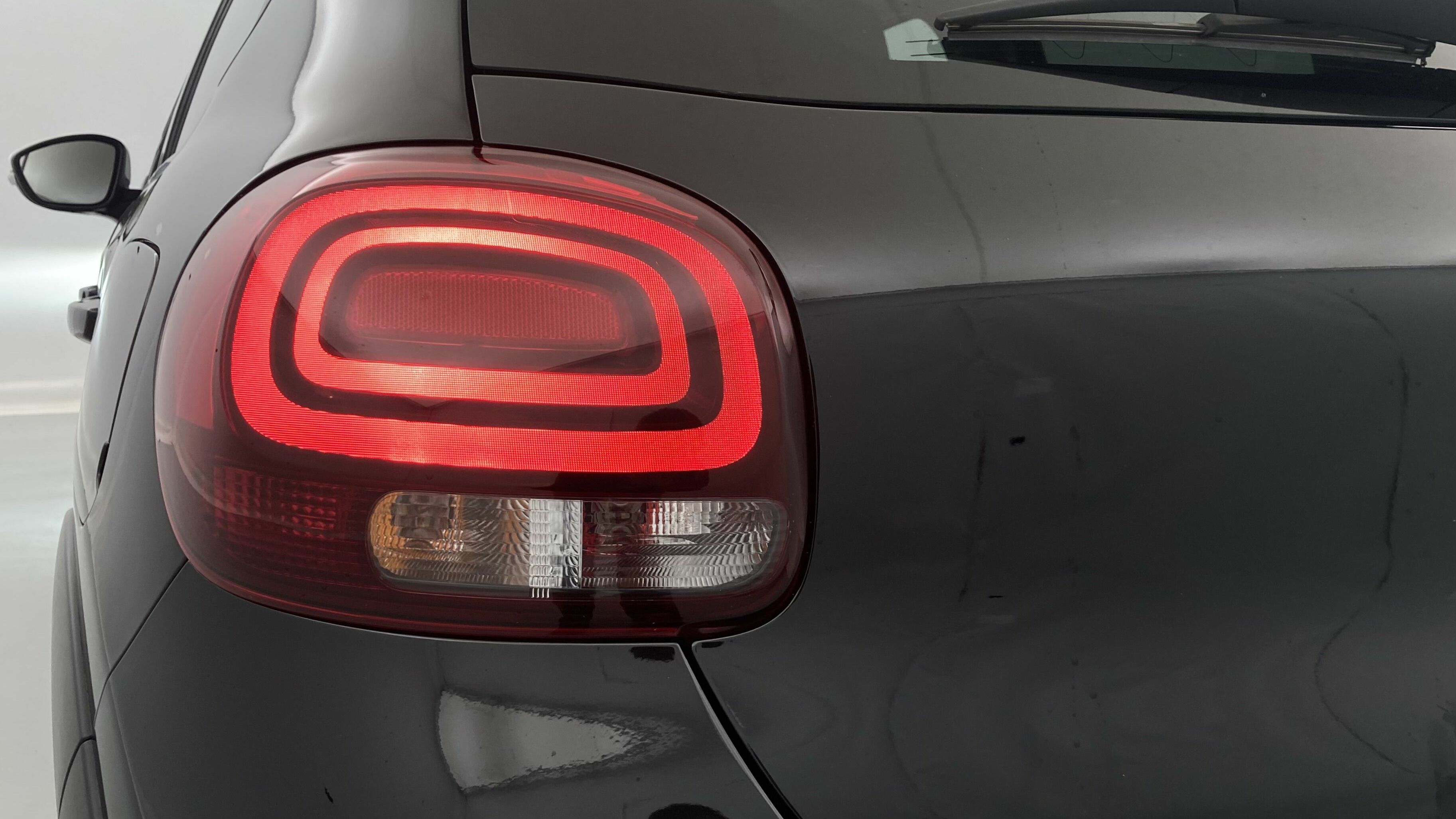 citroen c3 origin max 1.2 PURETECH 83 2024 negro perla nera / blanco 29