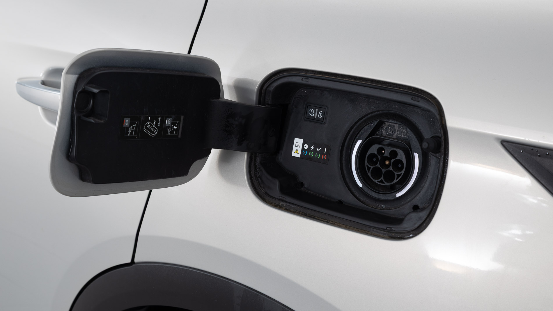 ds ds7 crossback performance line + E-TENSE 300 CA 2022 crystal pearl 34