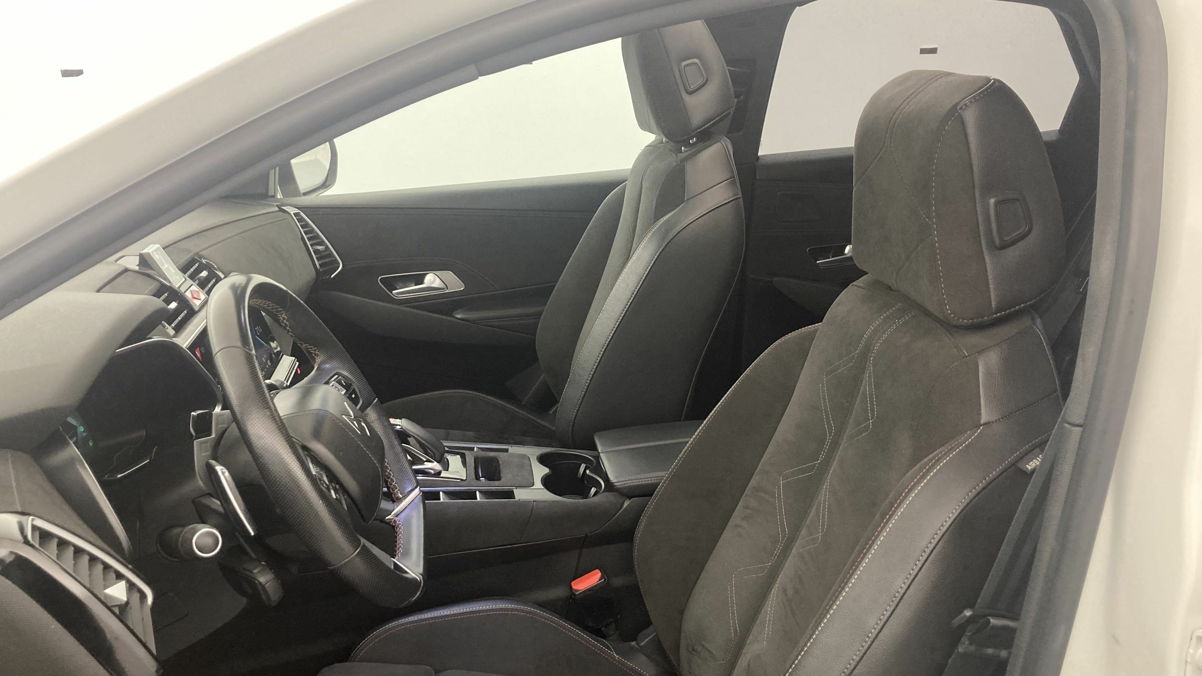 ds ds7 crossback performance line + E-TENSE 300 CA 2022 blanco nacarado 13