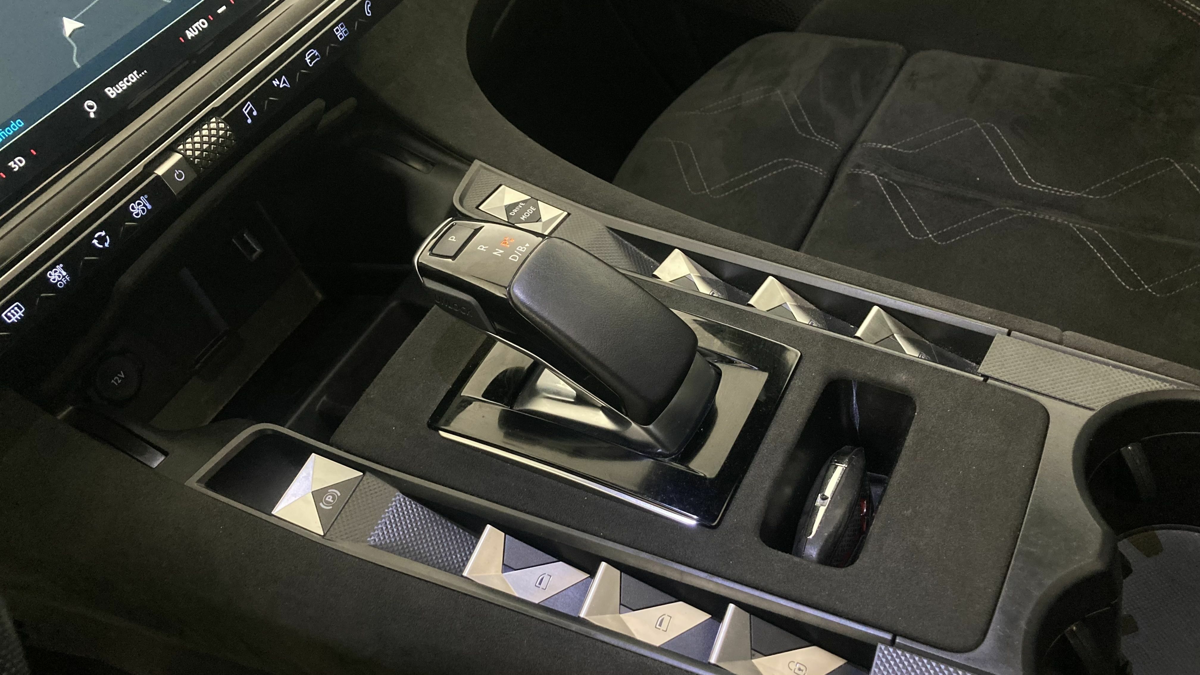 ds ds7 crossback performance line + E-TENSE 300 CA 2022 blanco nacarado 19