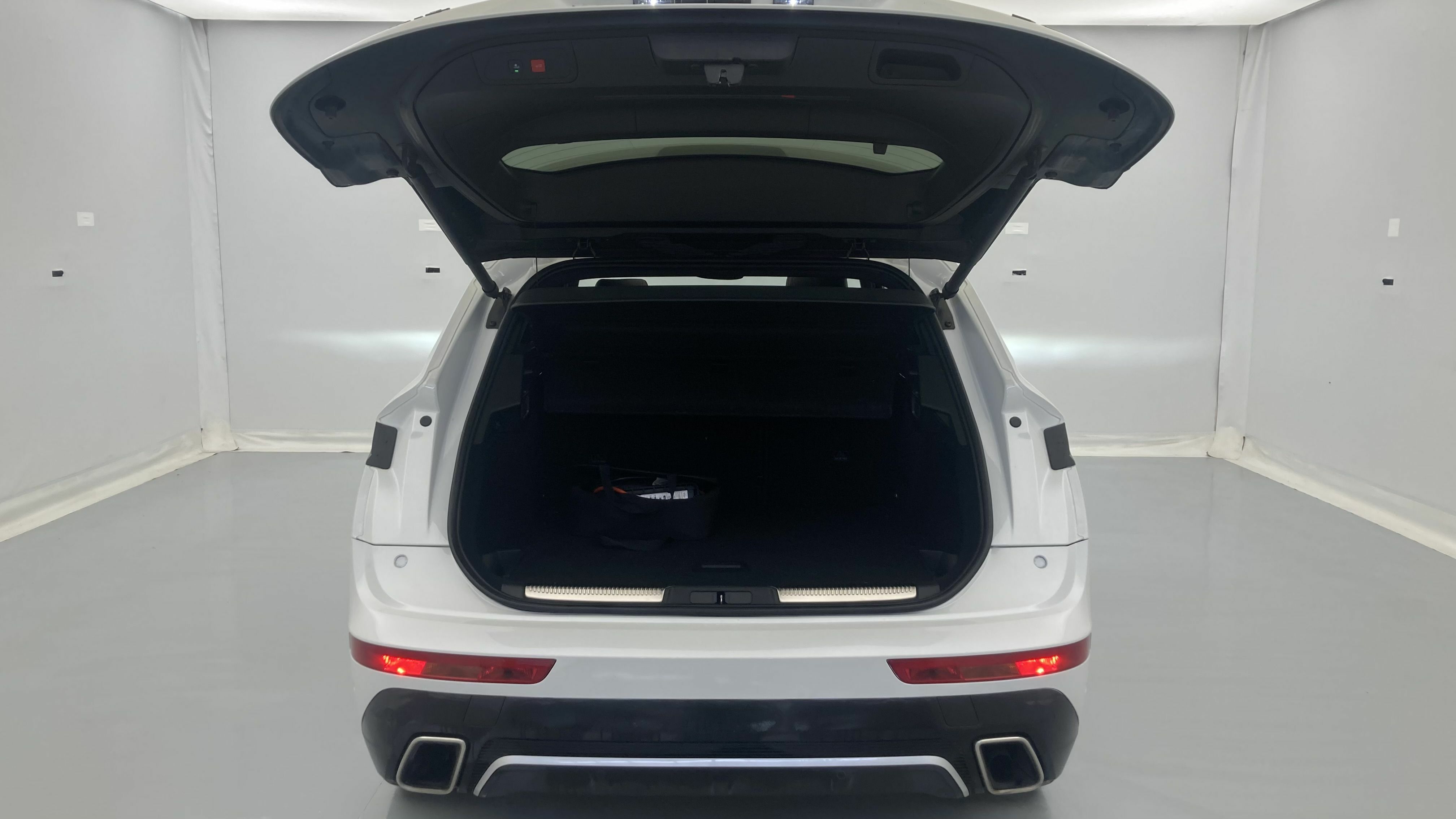 ds ds7 crossback performance line + E-TENSE 300 CA 2022 blanco nacarado 23