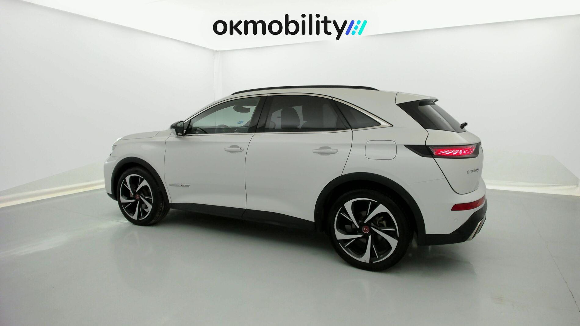 ds ds7 crossback performance line + E-TENSE 300 CA 2022 blanco nacarado 7