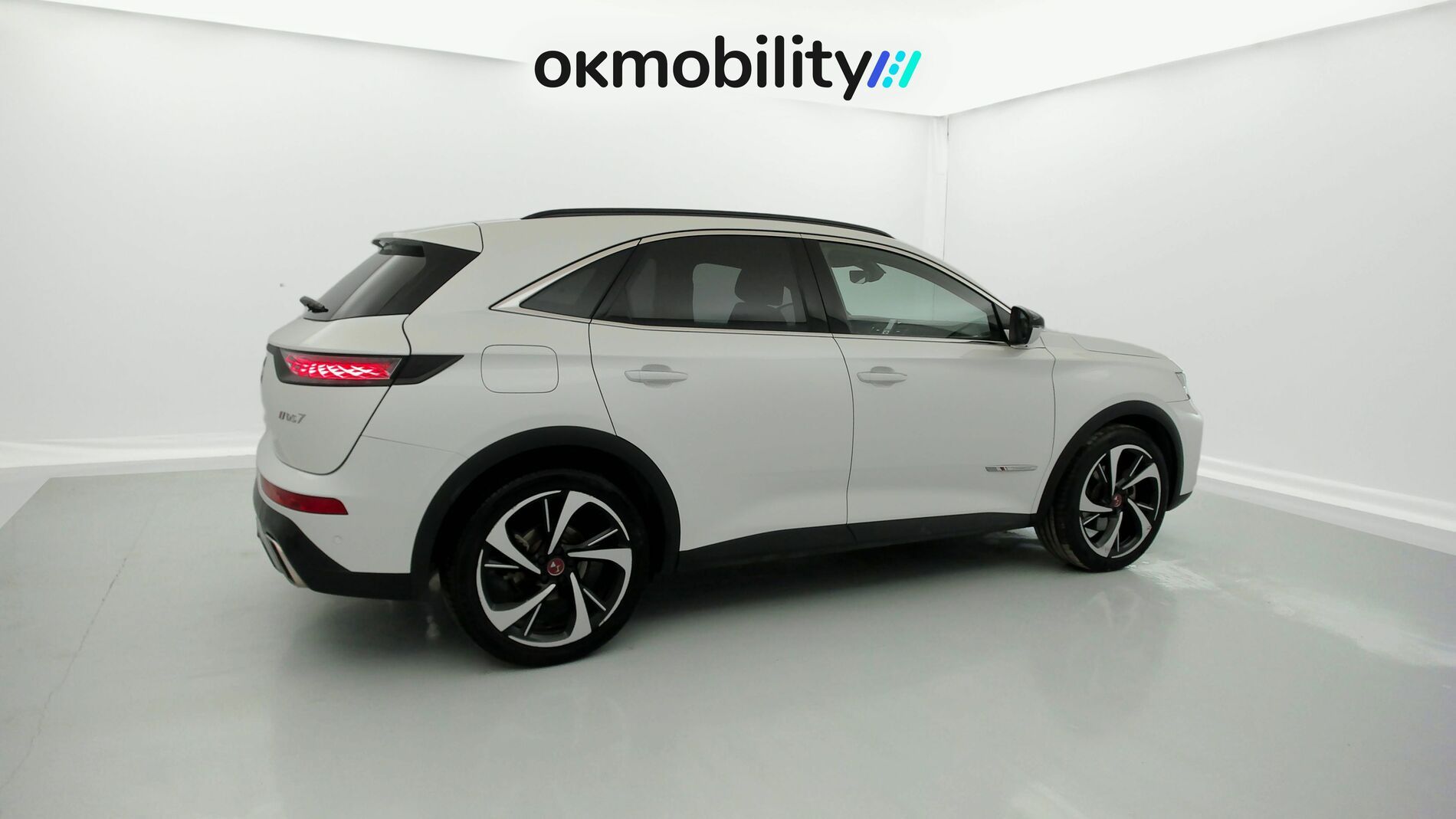 ds ds7 crossback performance line + E-TENSE 300 CA 2022 blanco nacarado 11