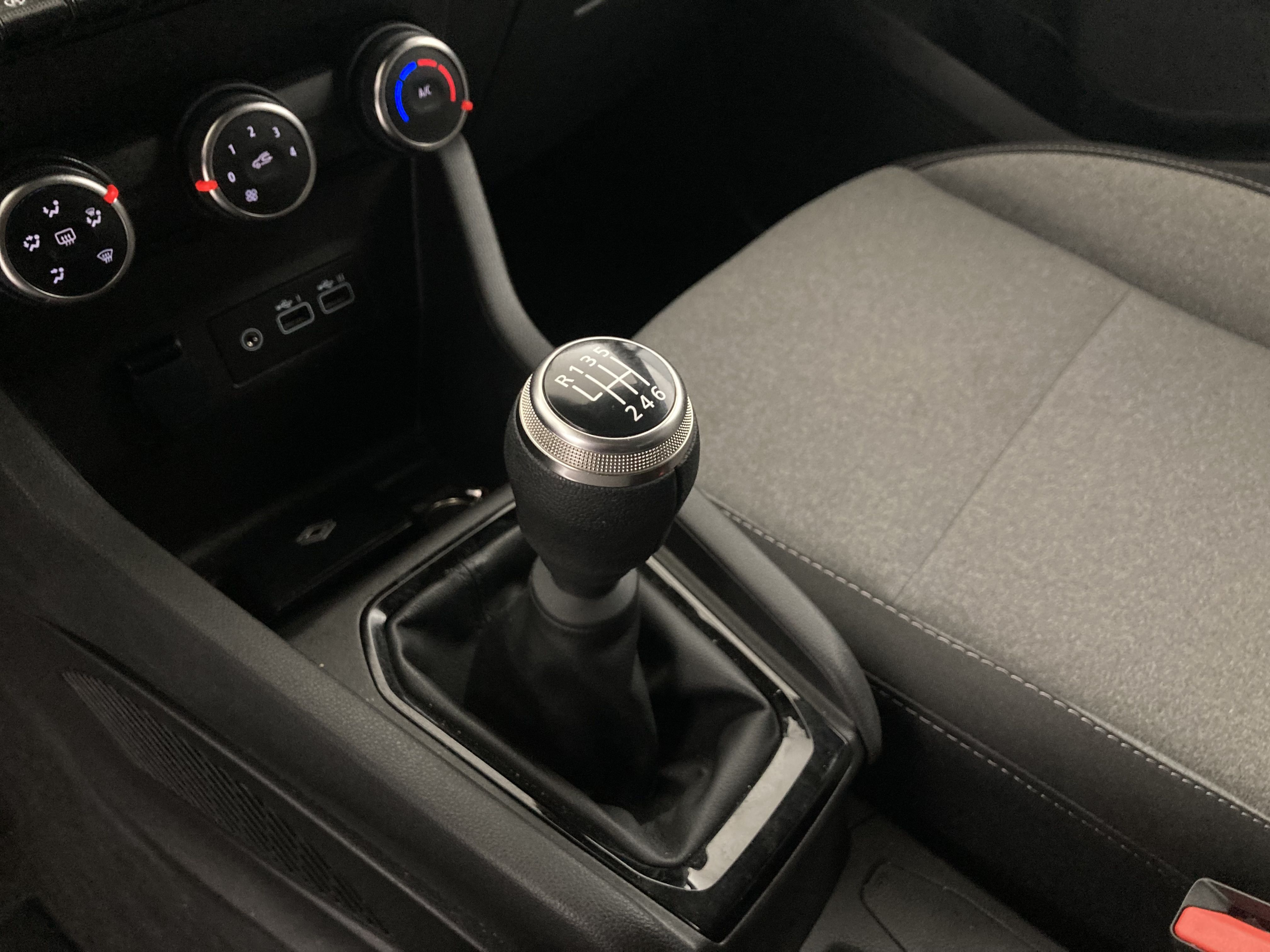 renault clio evolution 1.5 DCI 100 2025 negro brillante 12