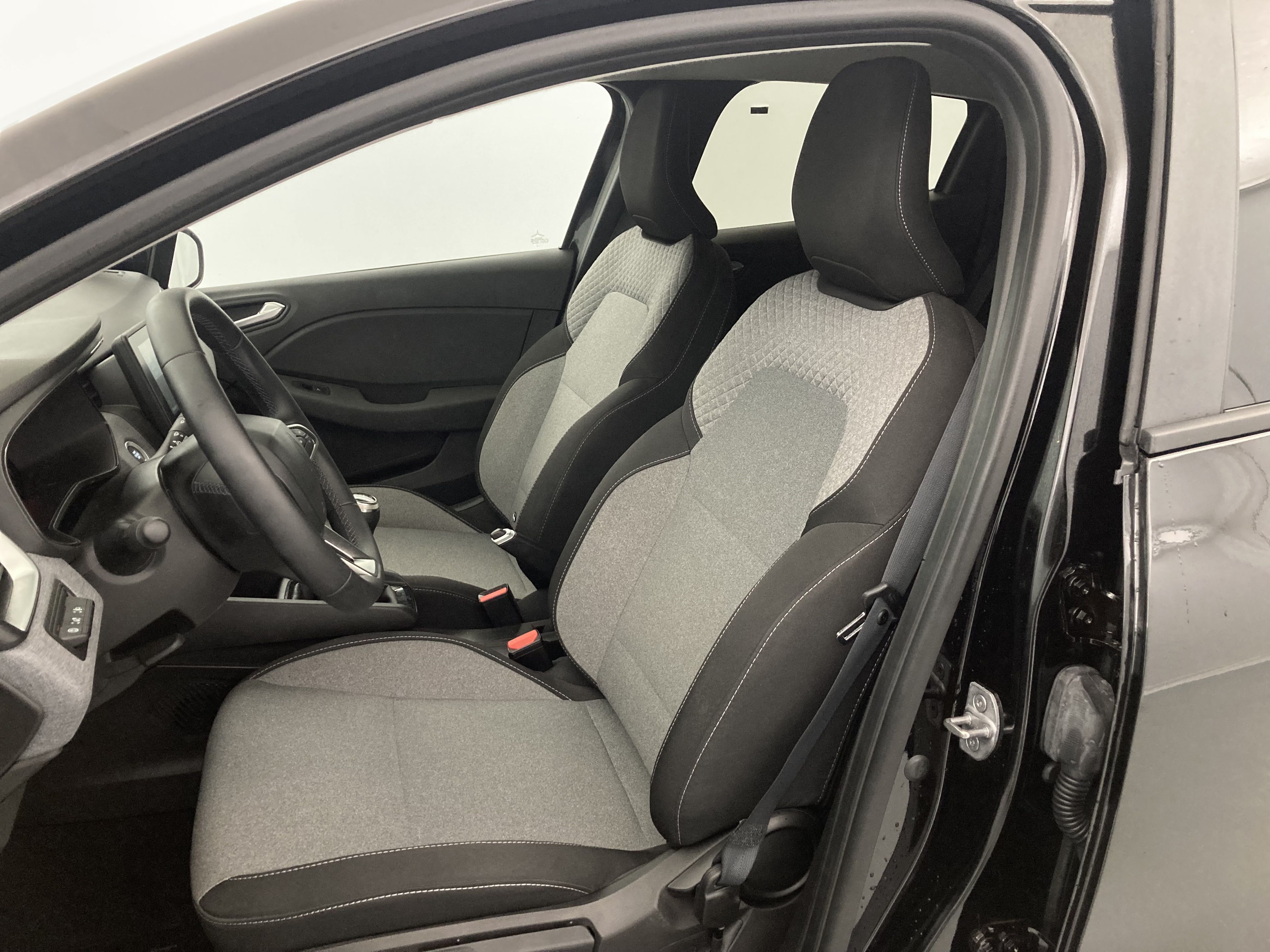 renault clio evolution 1.5 DCI 100 2025 negro brillante 17