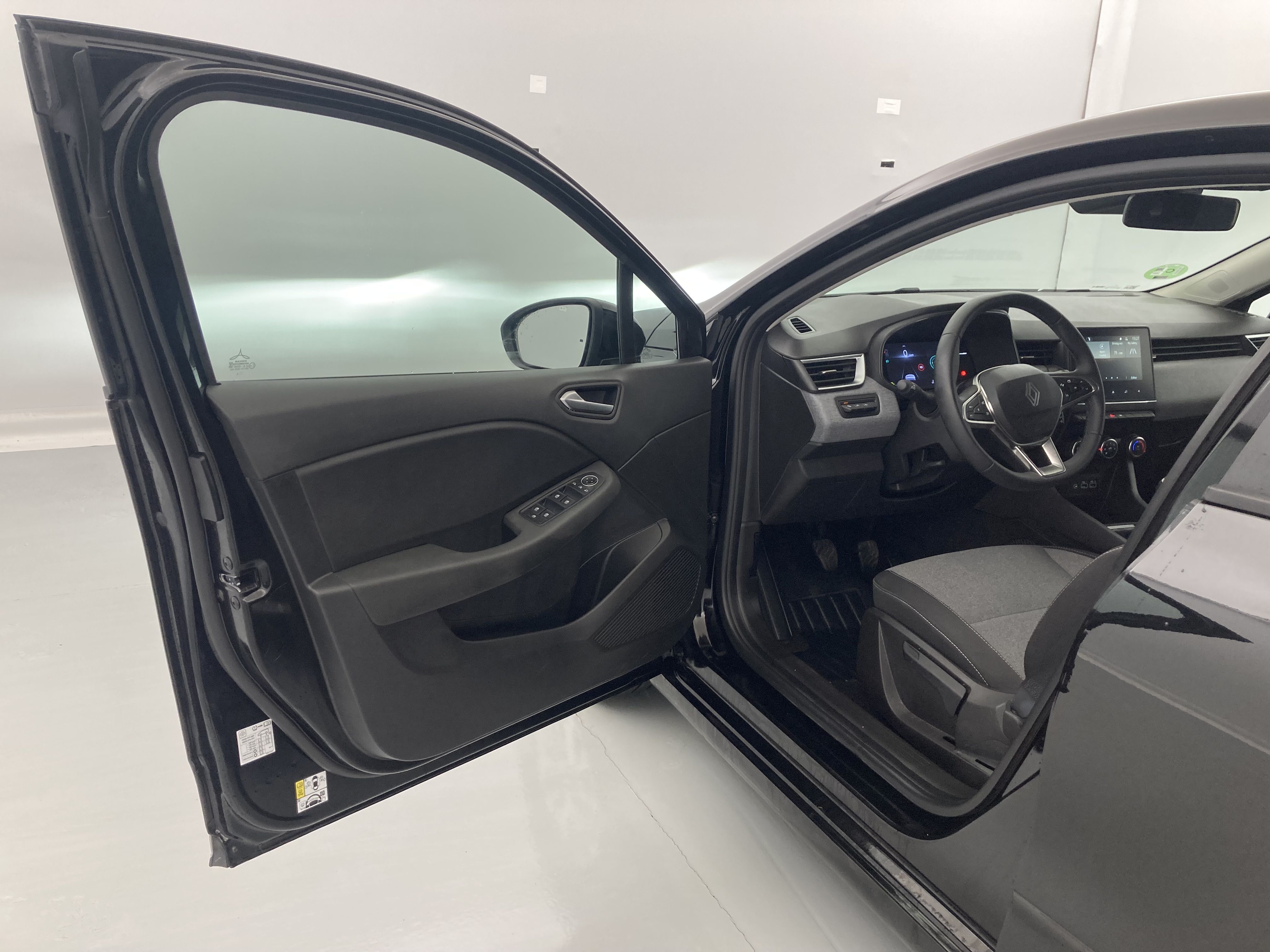 renault clio evolution 1.5 DCI 100 2025 negro brillante 19