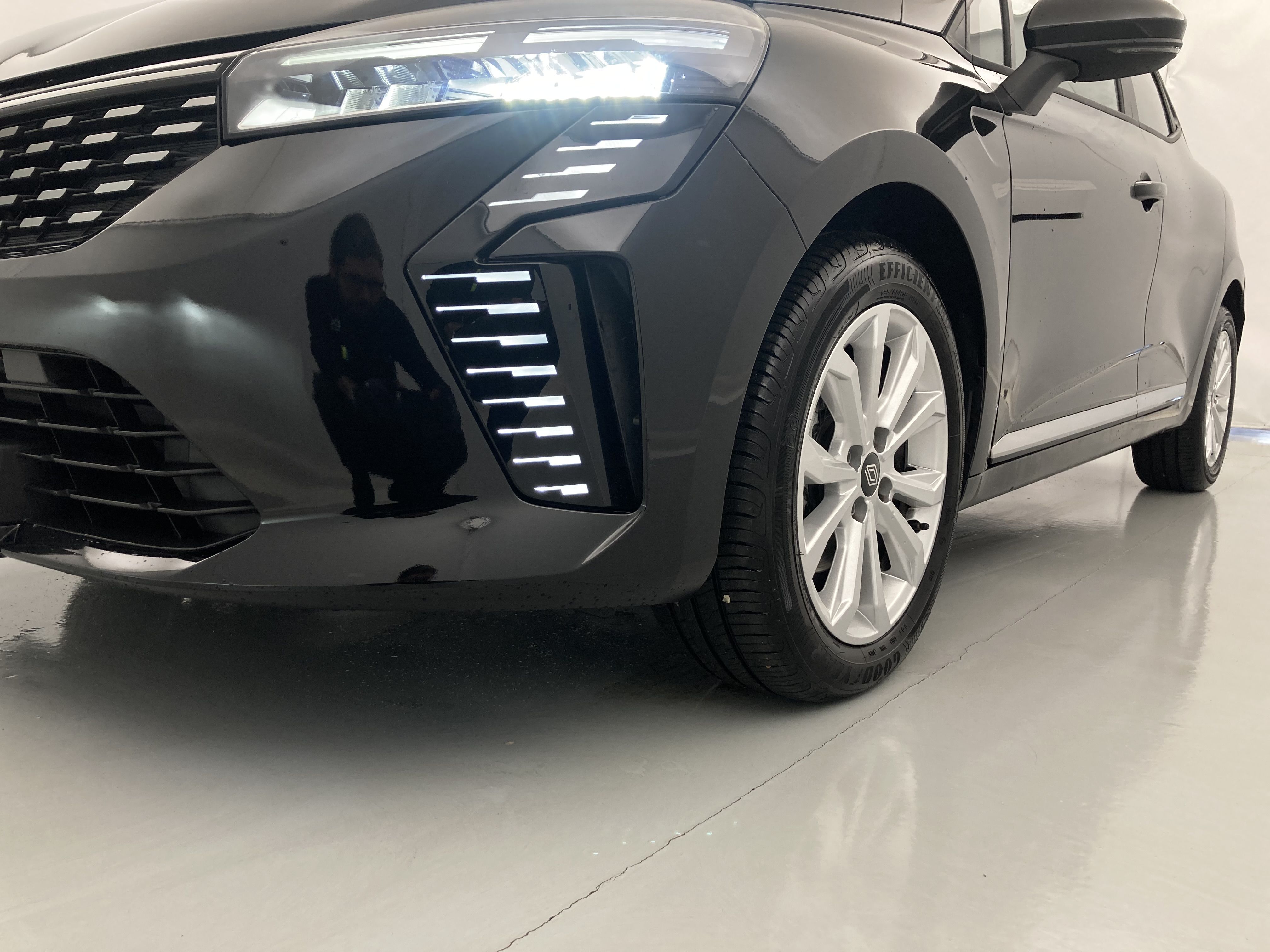 renault clio evolution 1.5 DCI 100 2025 negro brillante 26