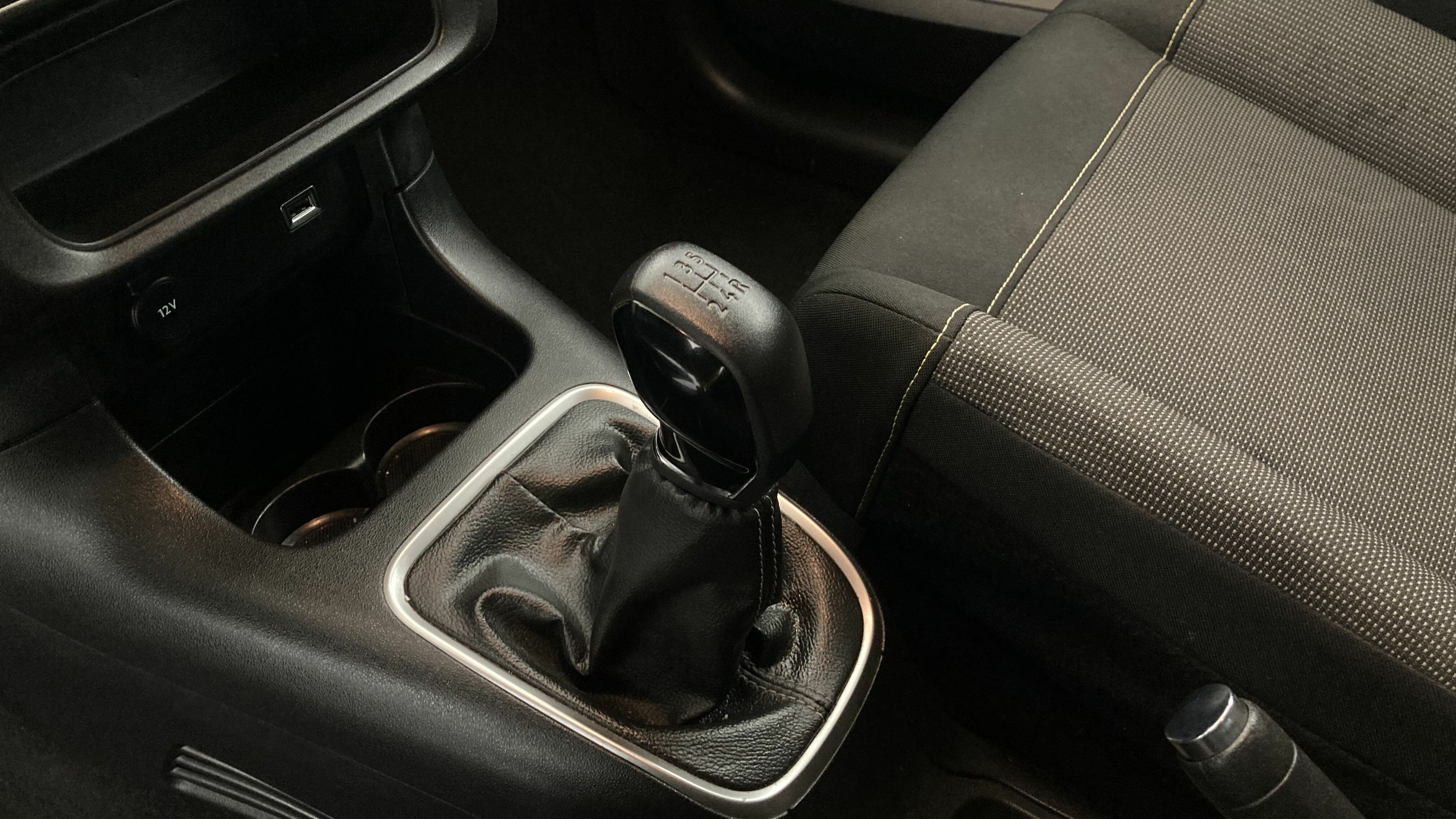 citroen c3 origin max 1.2 PURETECH 83 2024 gris platino / negro 19