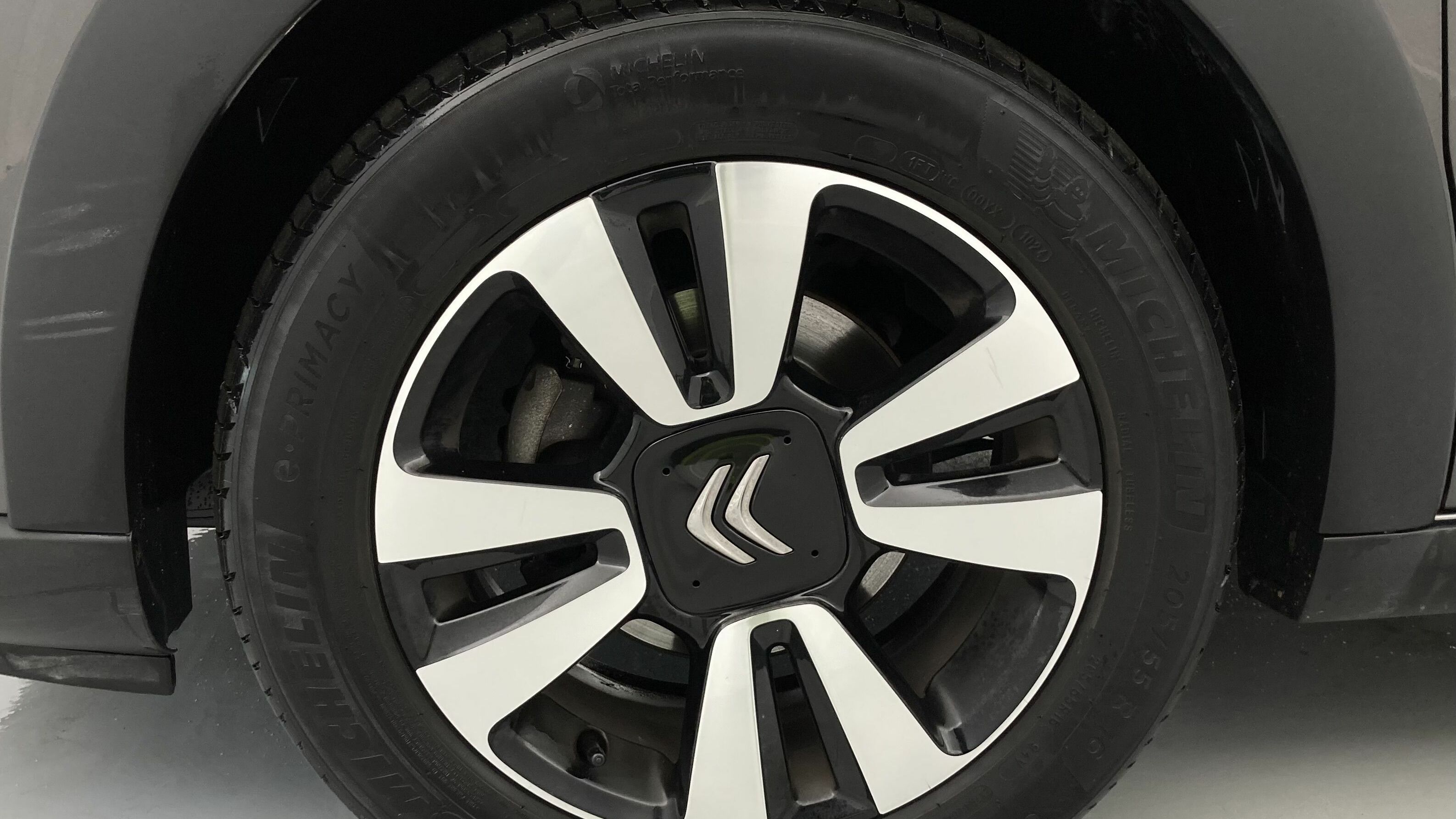 citroen c3 origin max 1.2 PURETECH 83 2024 gris platino / negro 26