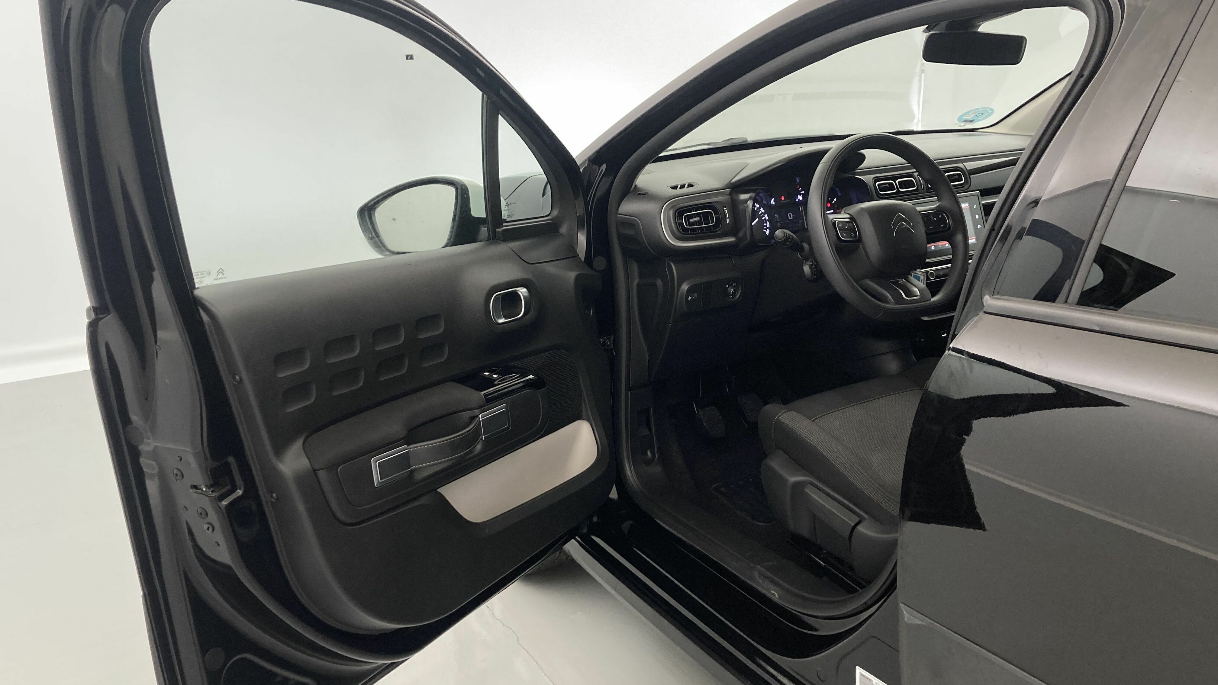 citroen c3 origin max 1.2 PURETECH 83 2024 negro perla nera / blanco 13