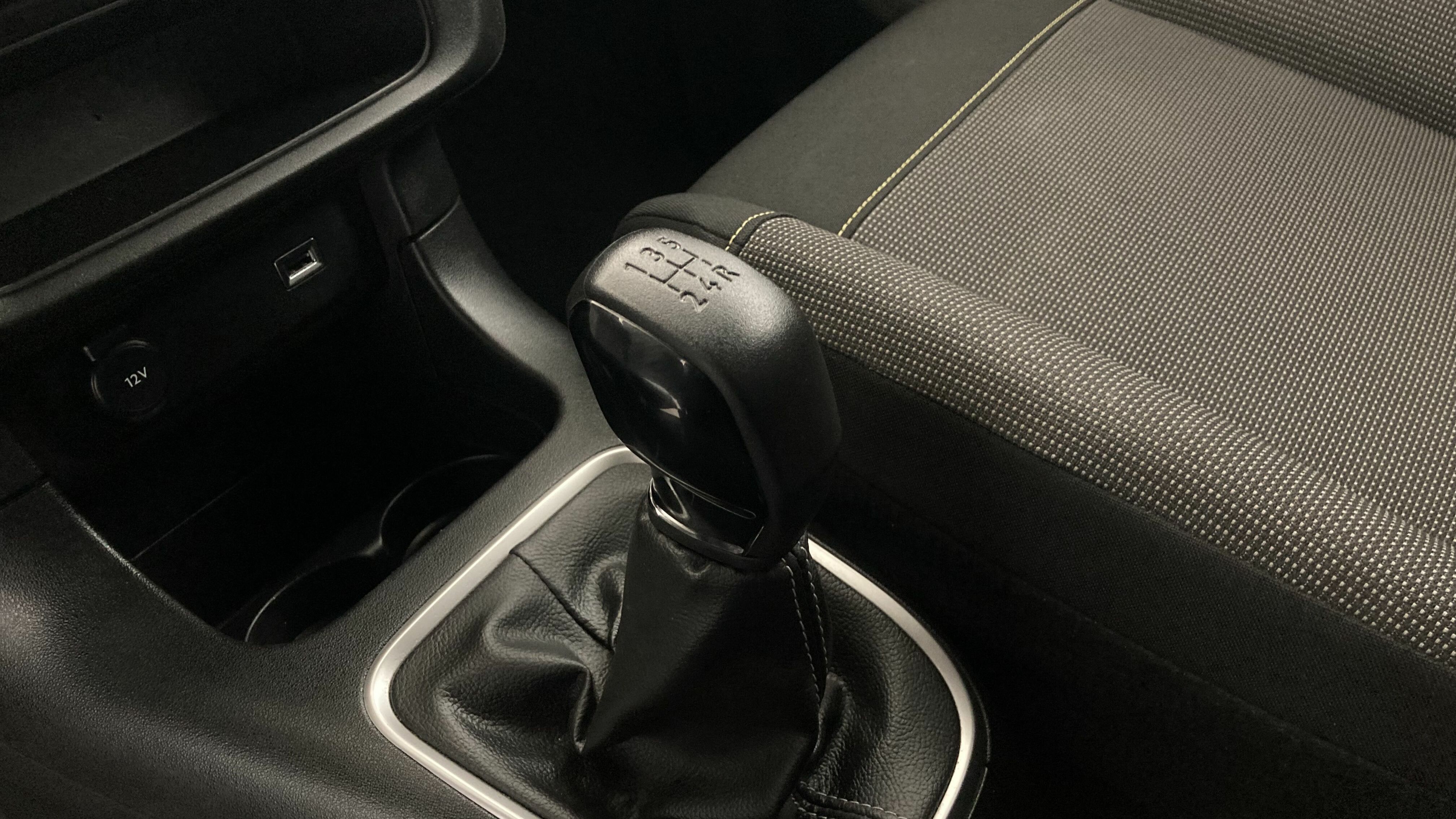 citroen c3 origin max 1.2 PURETECH 83 2024 negro perla nera / blanco 20