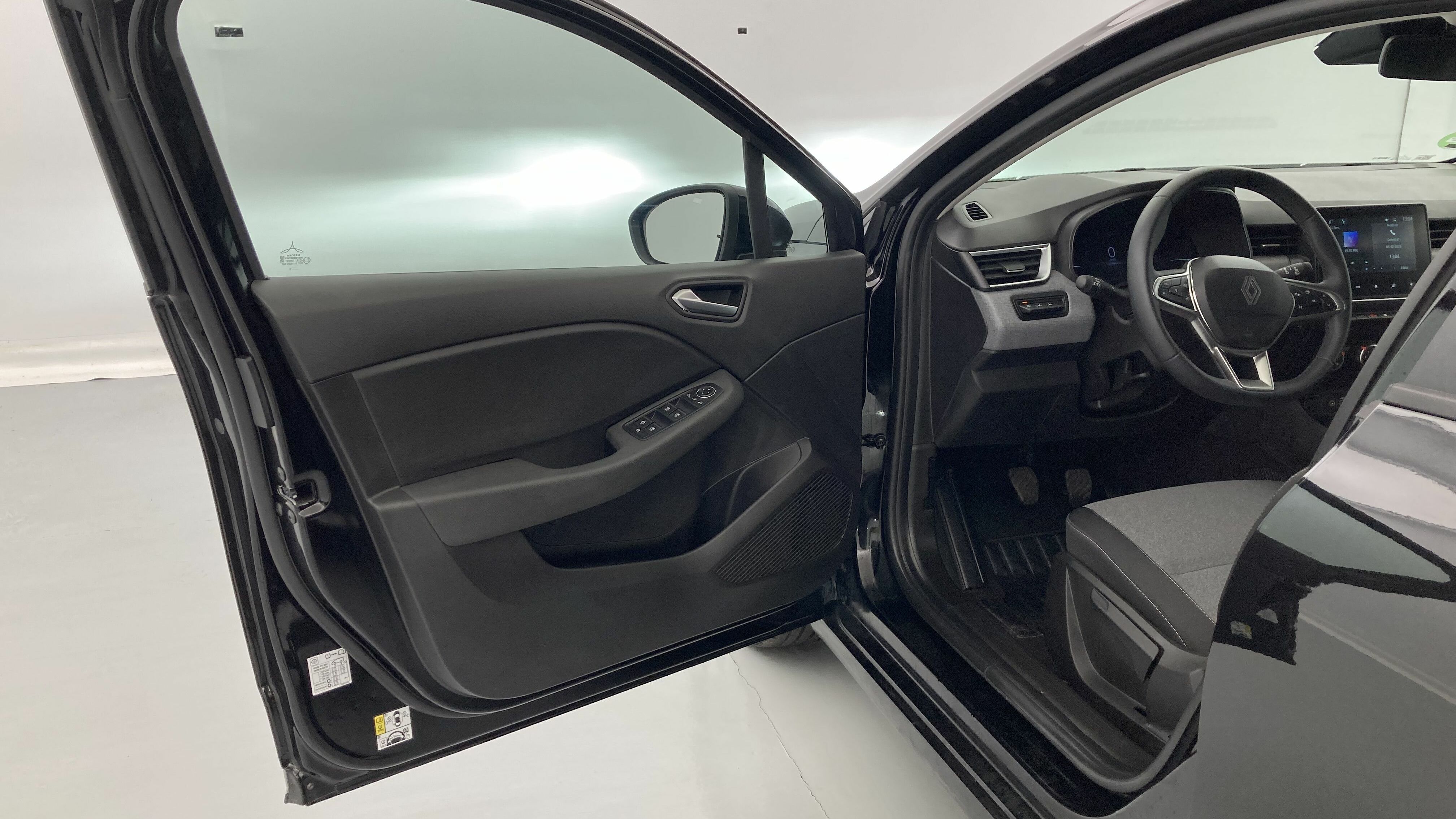 renault clio evolution 1.5 DCI 100 2025 negro brillante 13