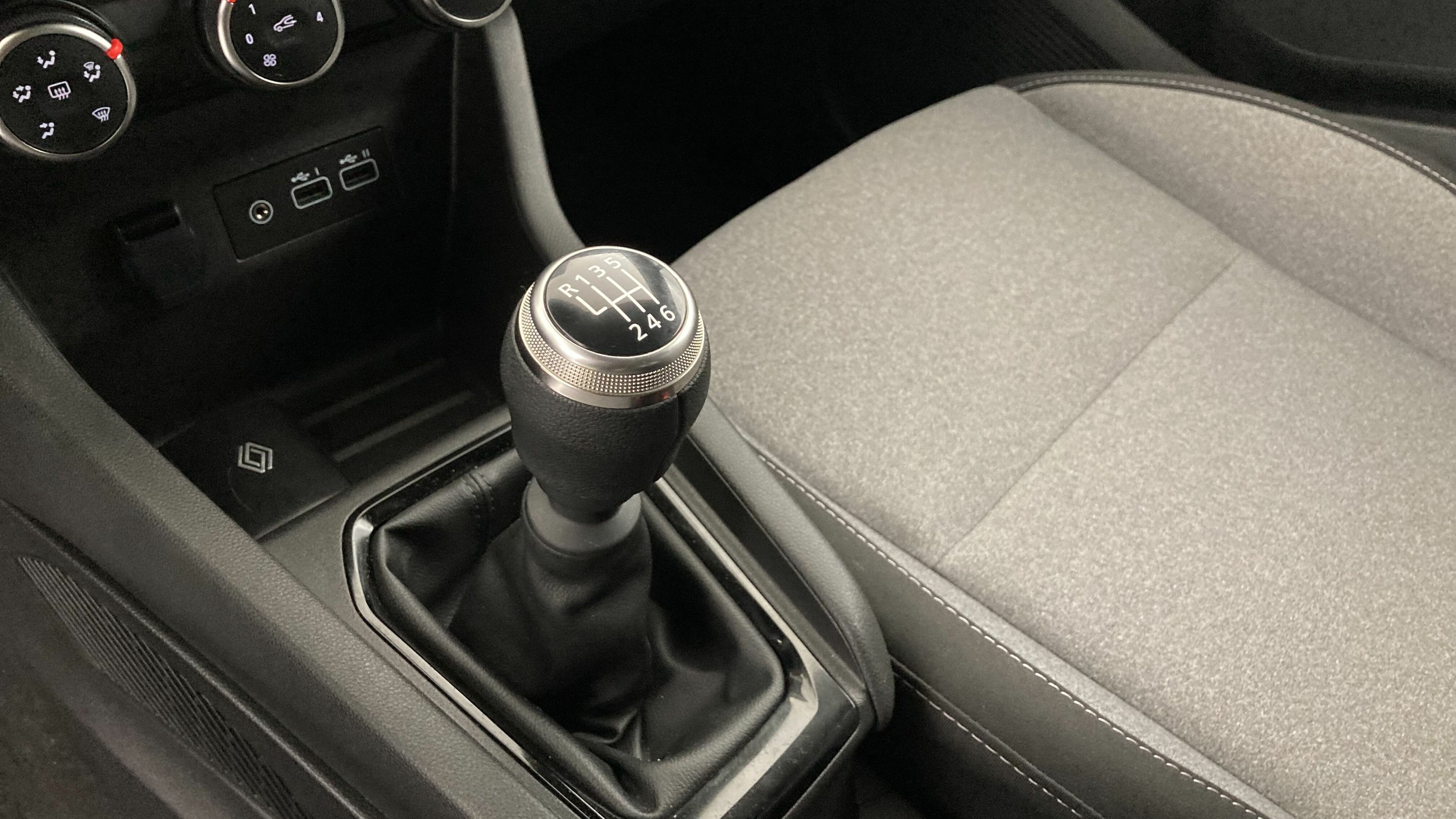 renault clio evolution 1.5 DCI 100 2025 negro brillante 20