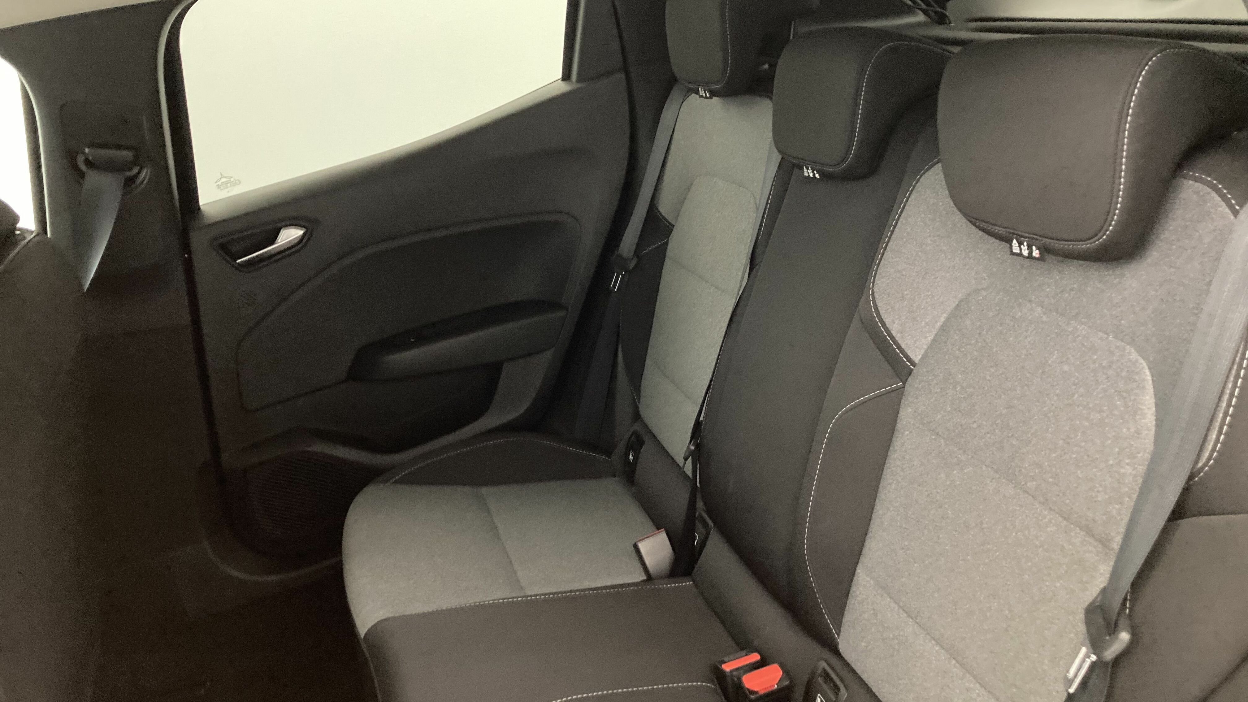 renault clio evolution 1.5 DCI 100 2025 negro brillante 21