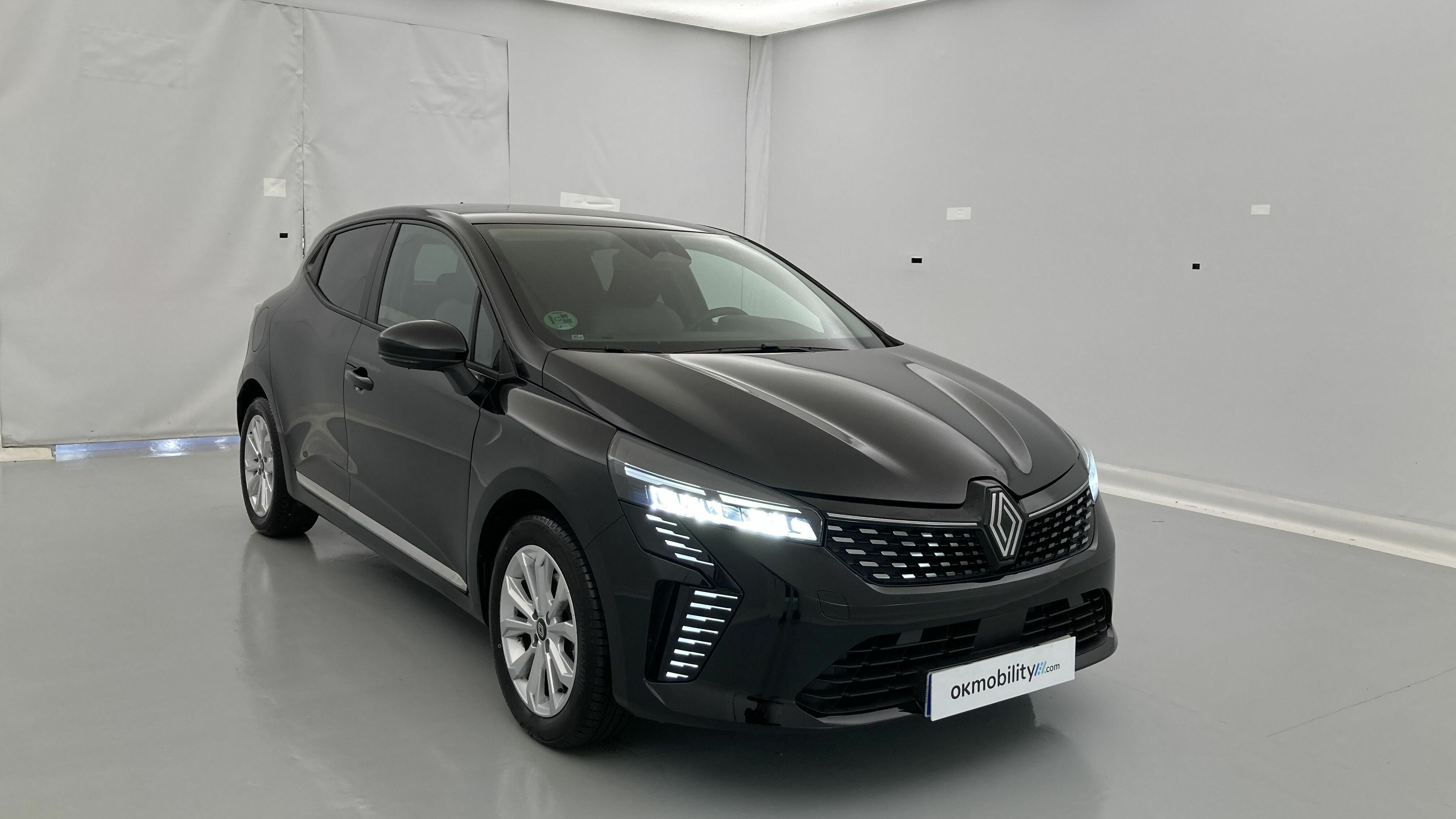renault clio evolution 1.5 DCI 100 2025 negro brillante 23