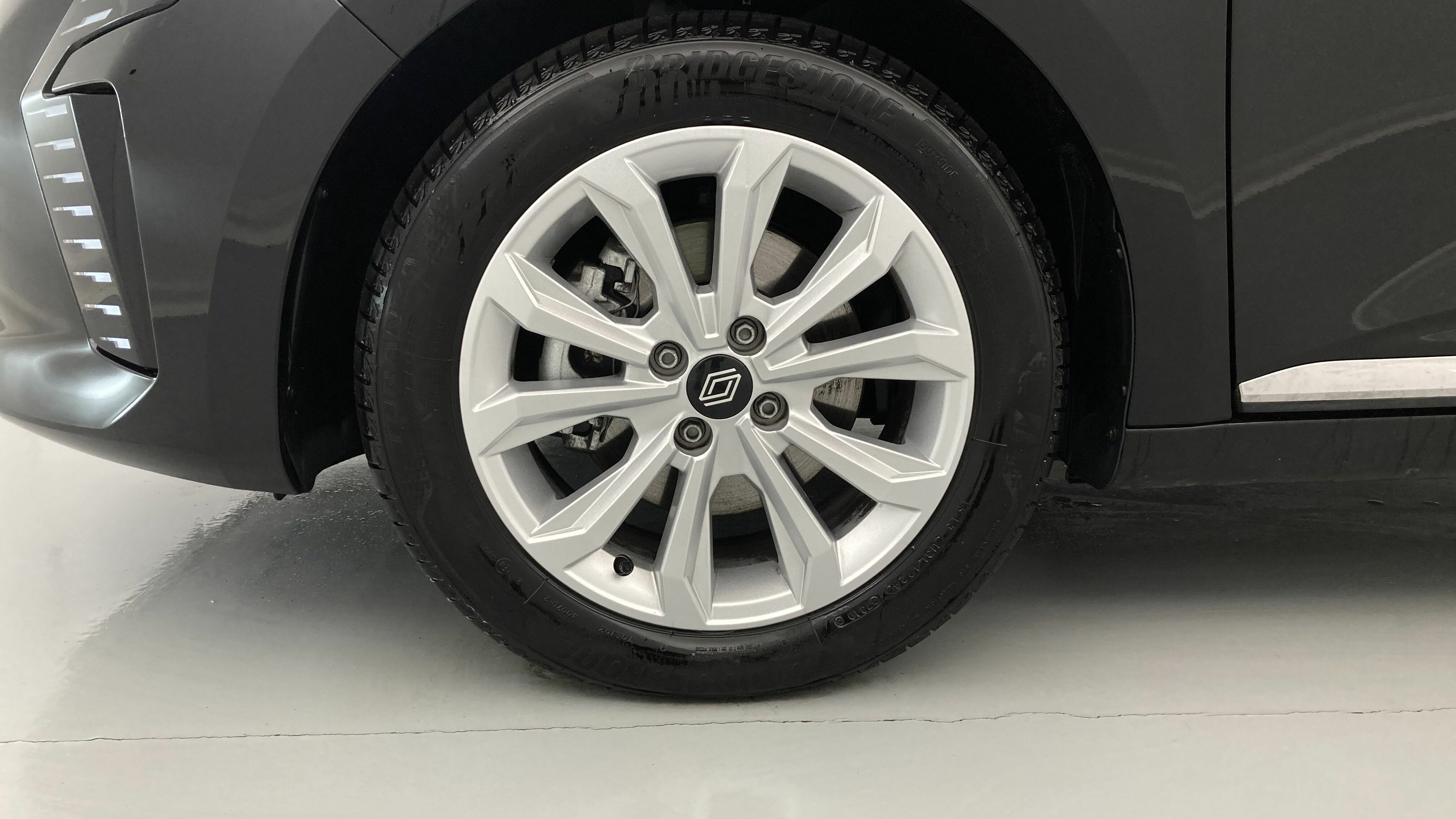 renault clio evolution 1.5 DCI 100 2025 negro brillante 27