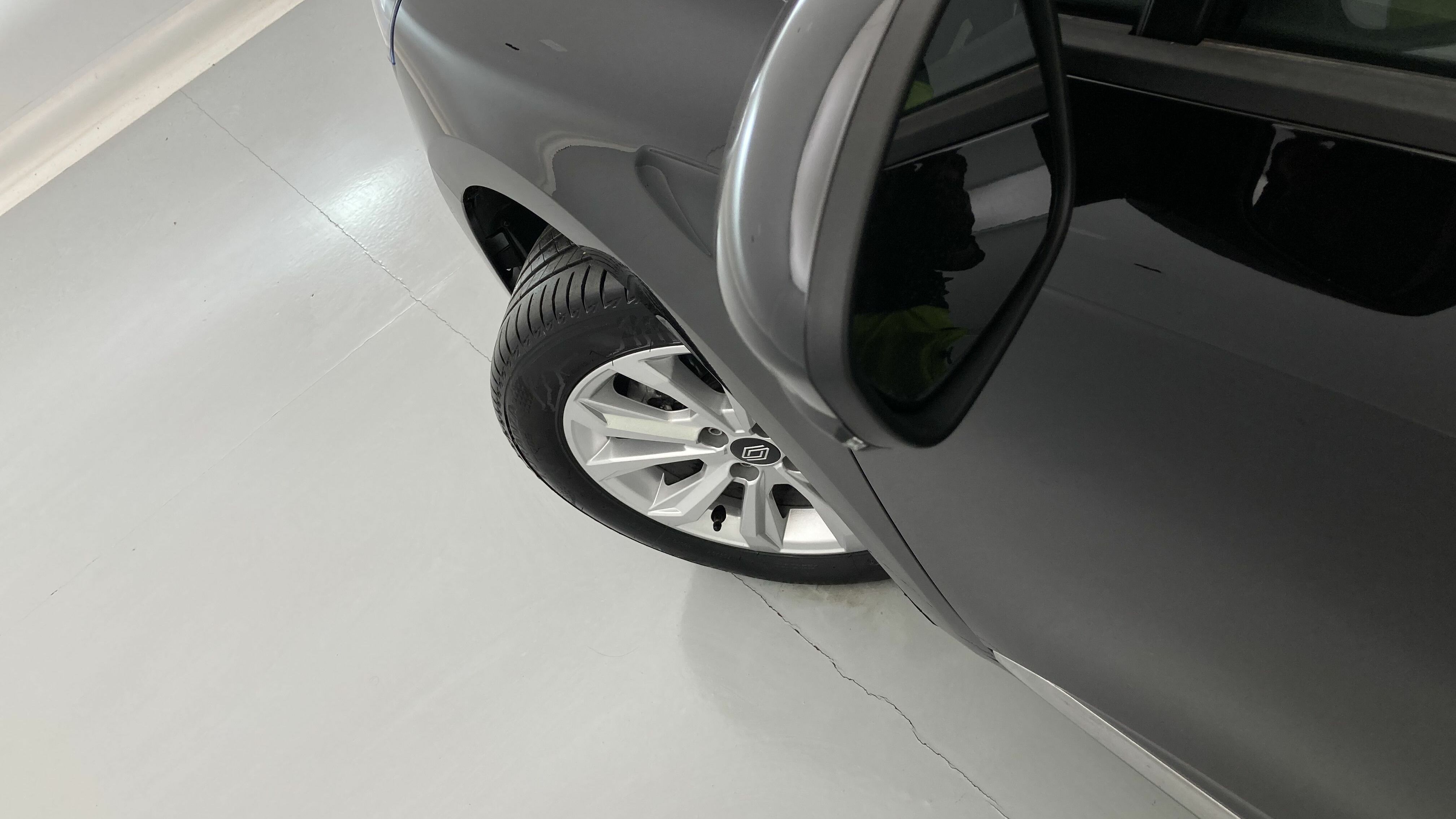 renault clio evolution 1.5 DCI 100 2025 negro brillante 28